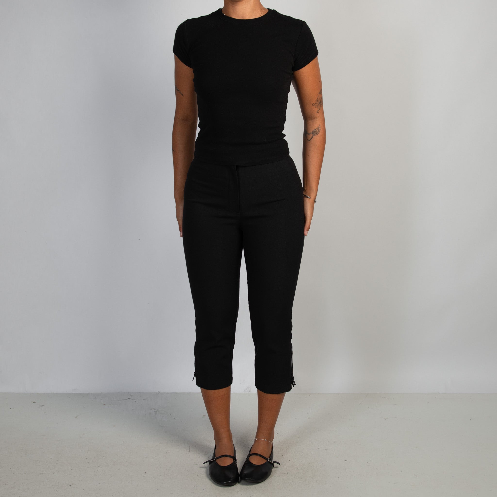 BLACK CAPRI TROUSERS