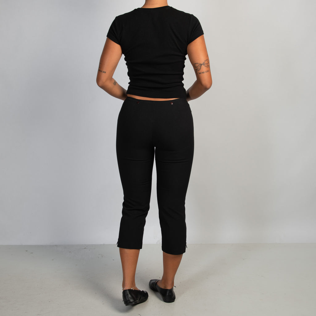 BLACK CAPRI TROUSERS