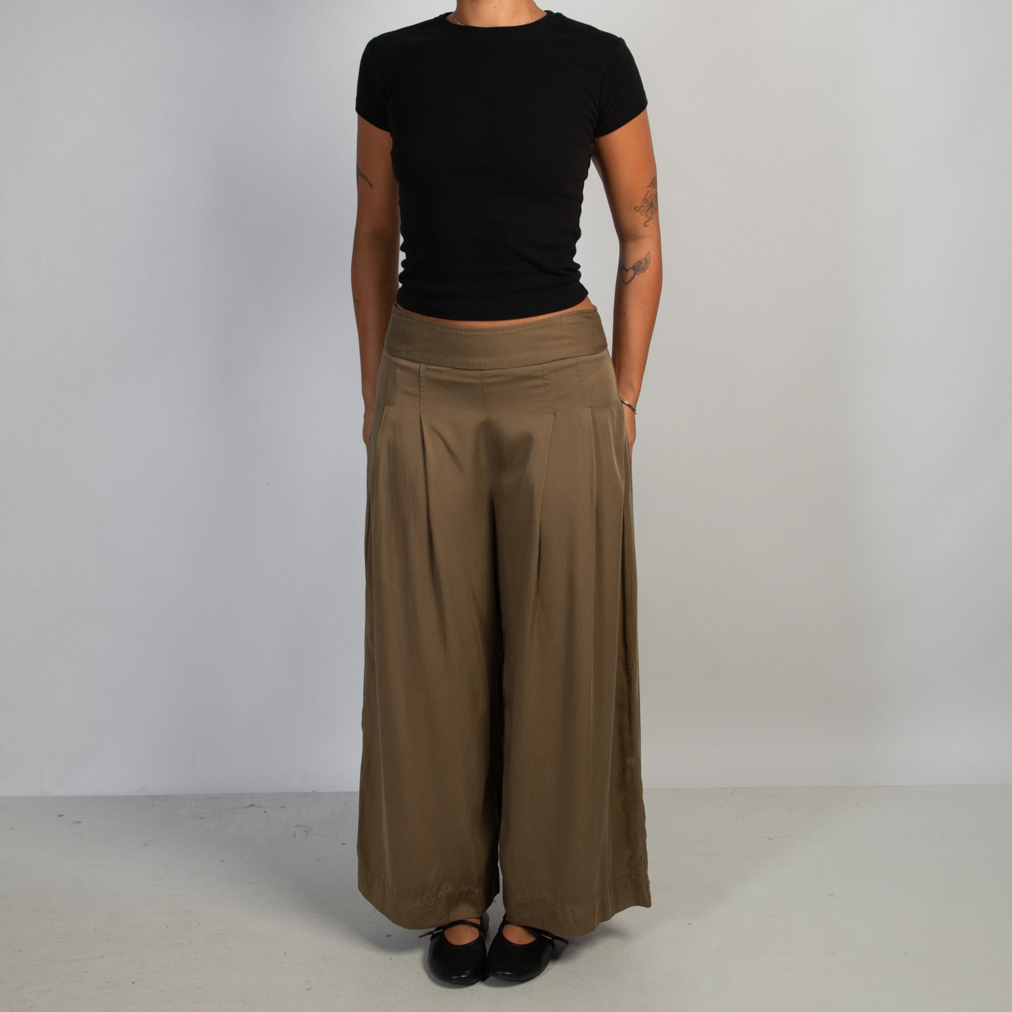 KHAKI LOOSE FIT PANTS