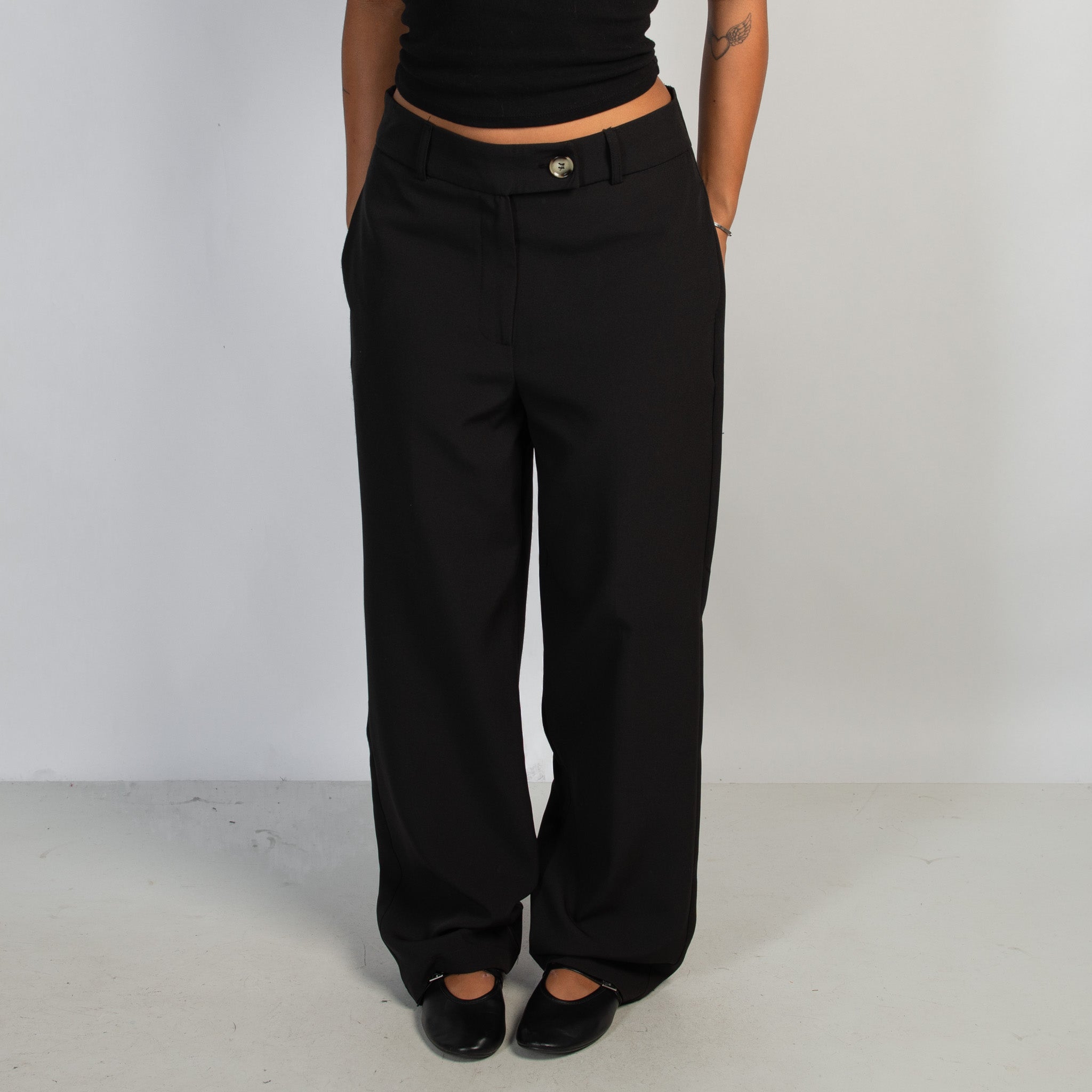 BLACK STRAIGHT LEG PANTS