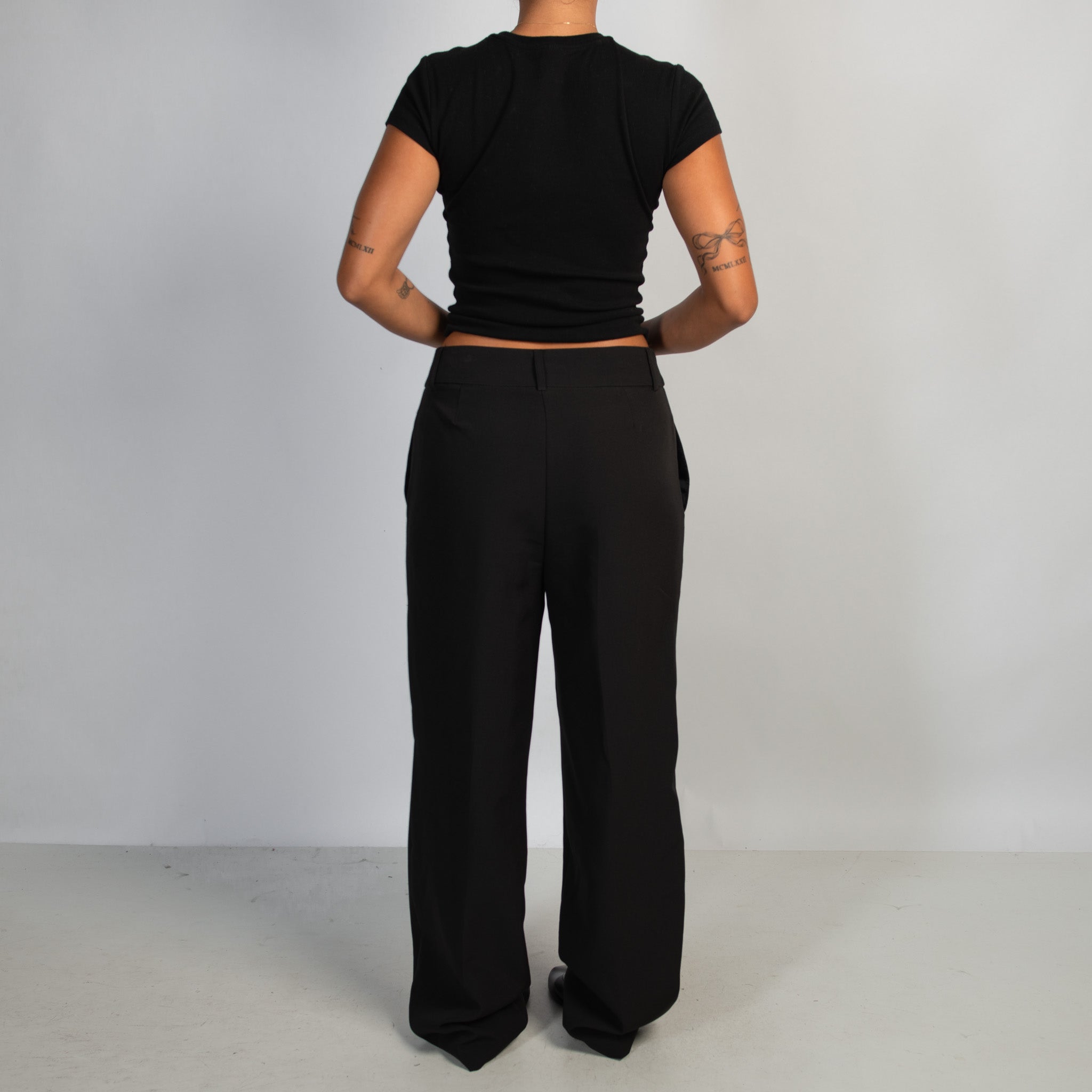 BLACK STRAIGHT LEG PANTS