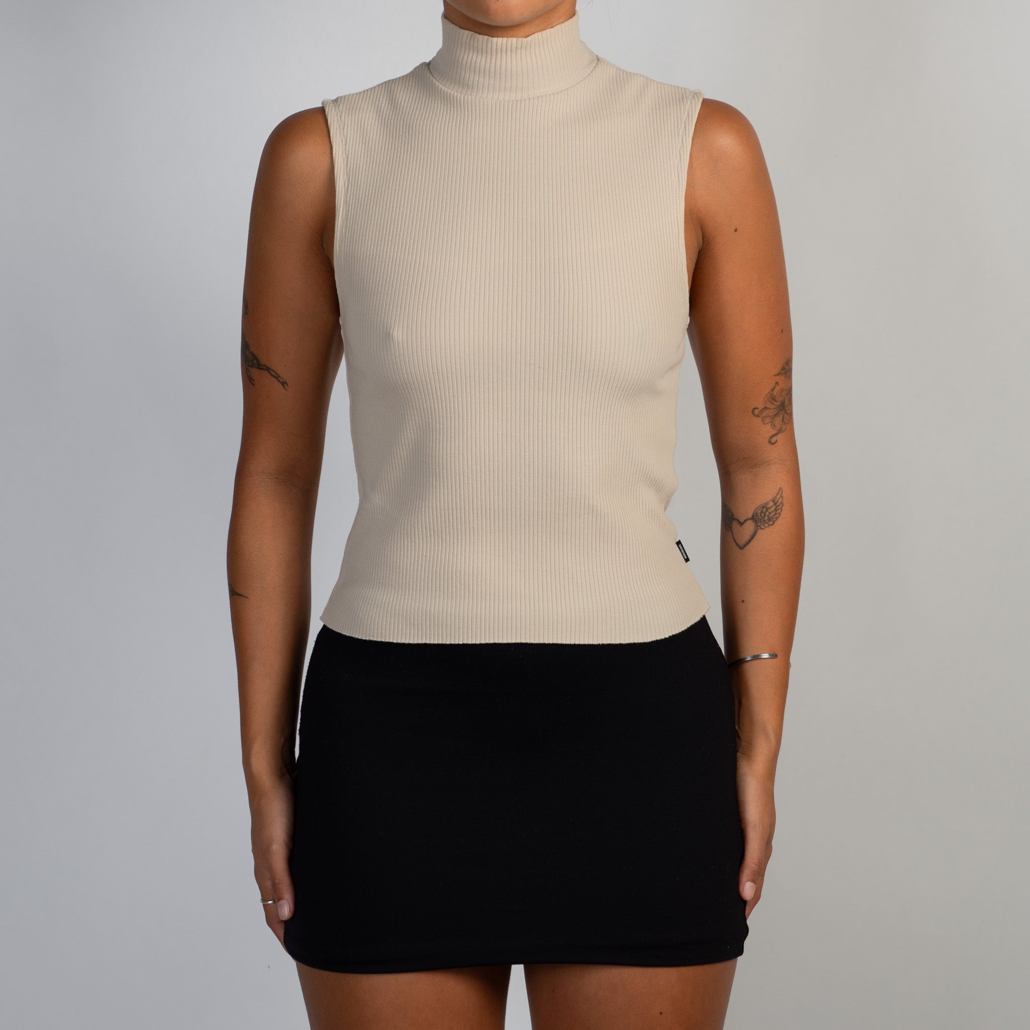 CREAM MOCKNECK TOP