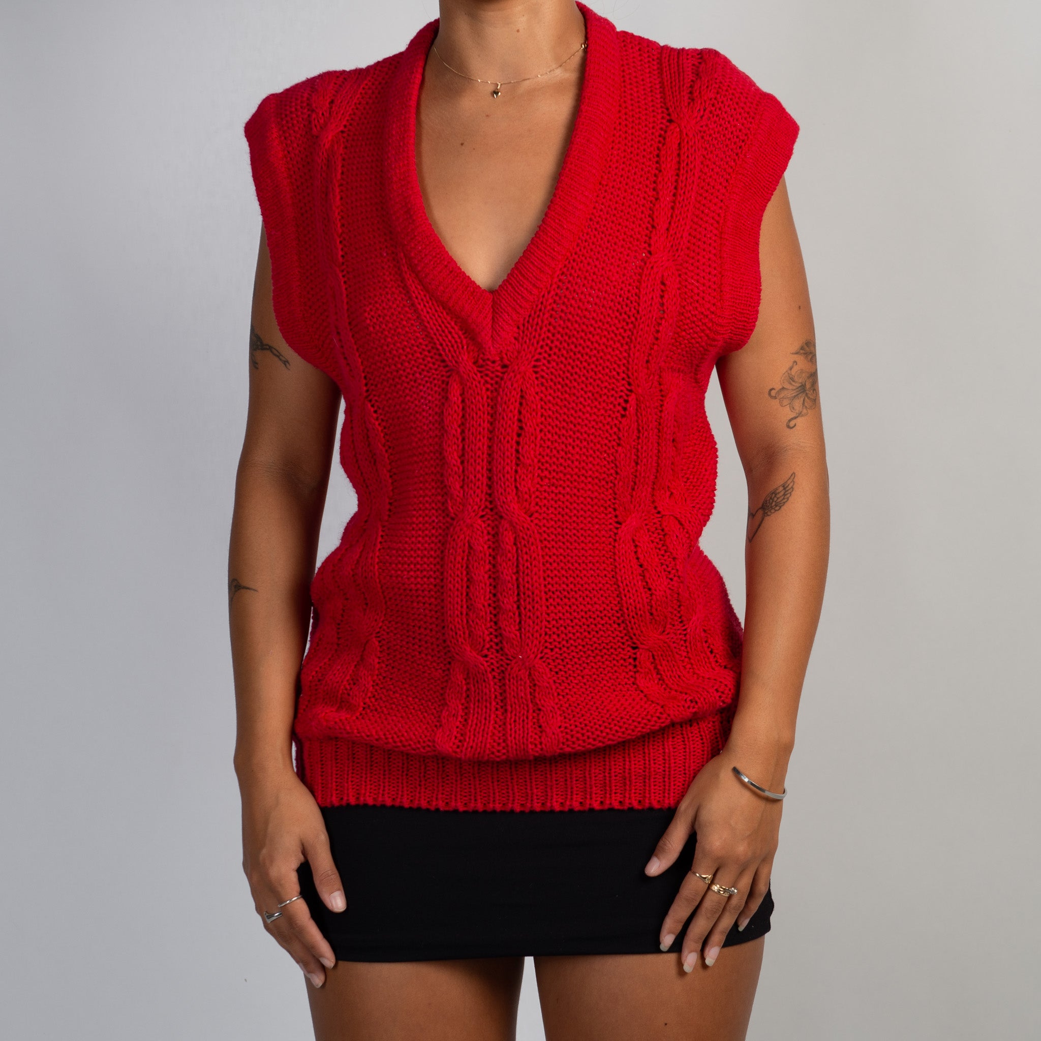 RED CABLE KNIT VEST