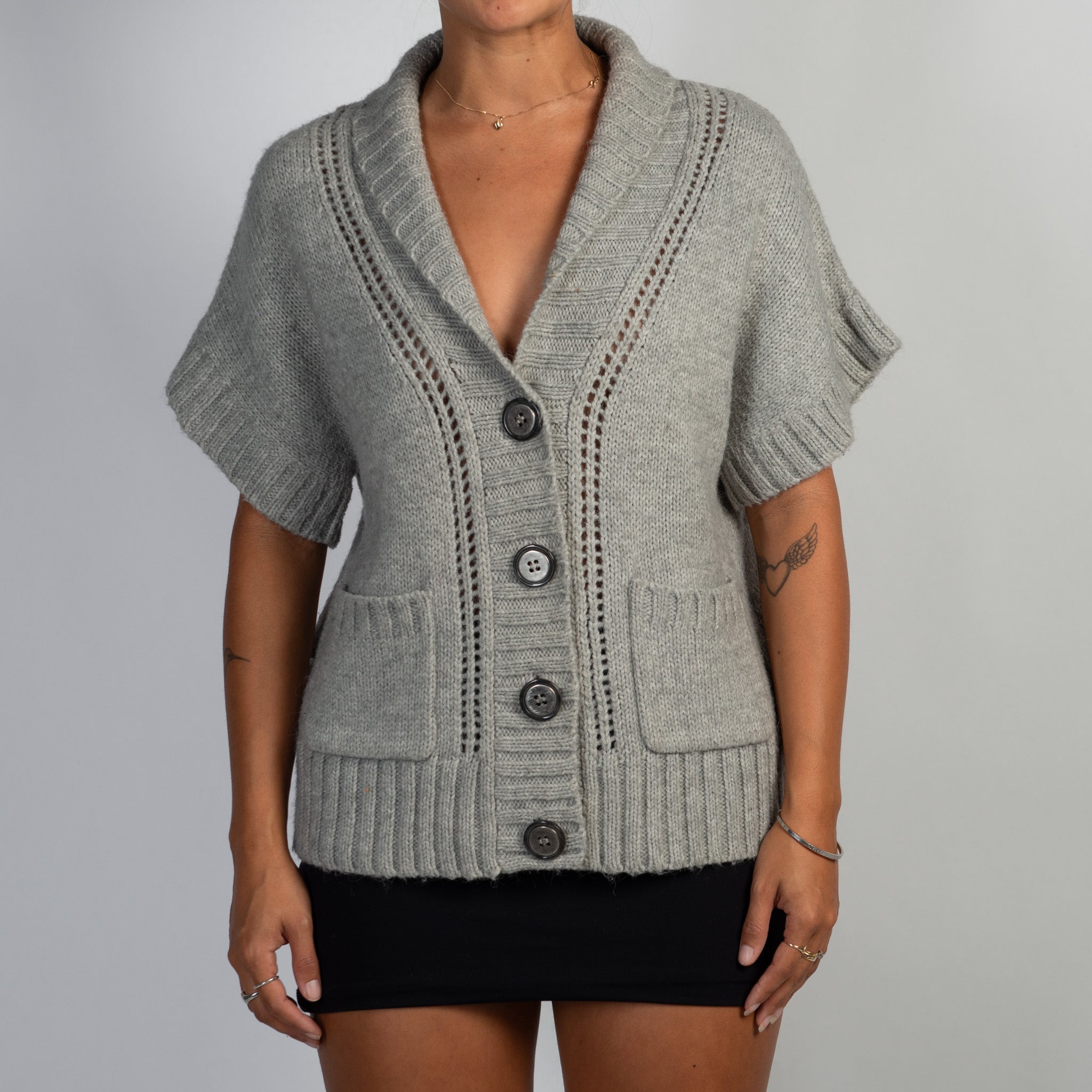 GREY SHORT SLEEVE KNIT