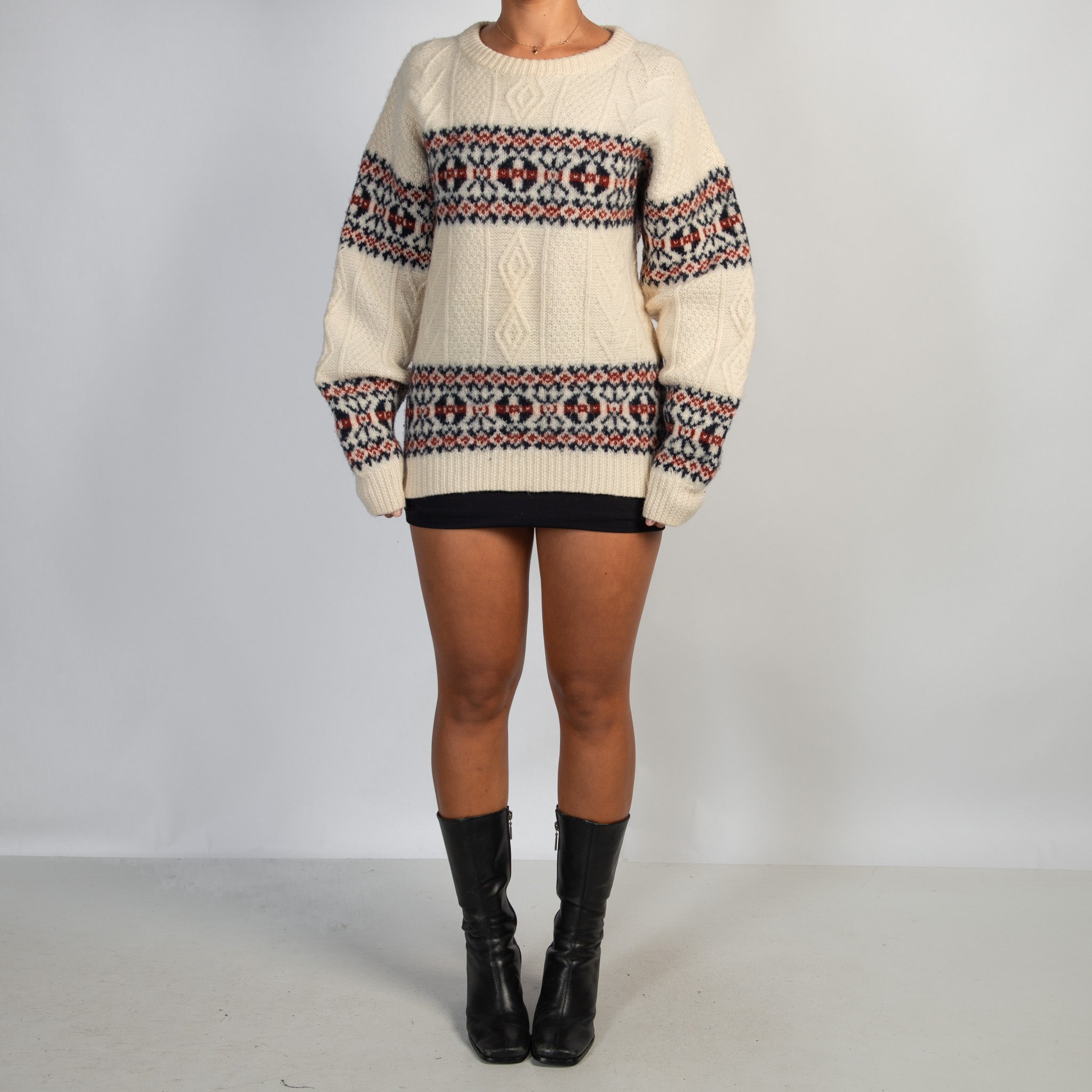 PATTERN CABLE KNIT SWEATER