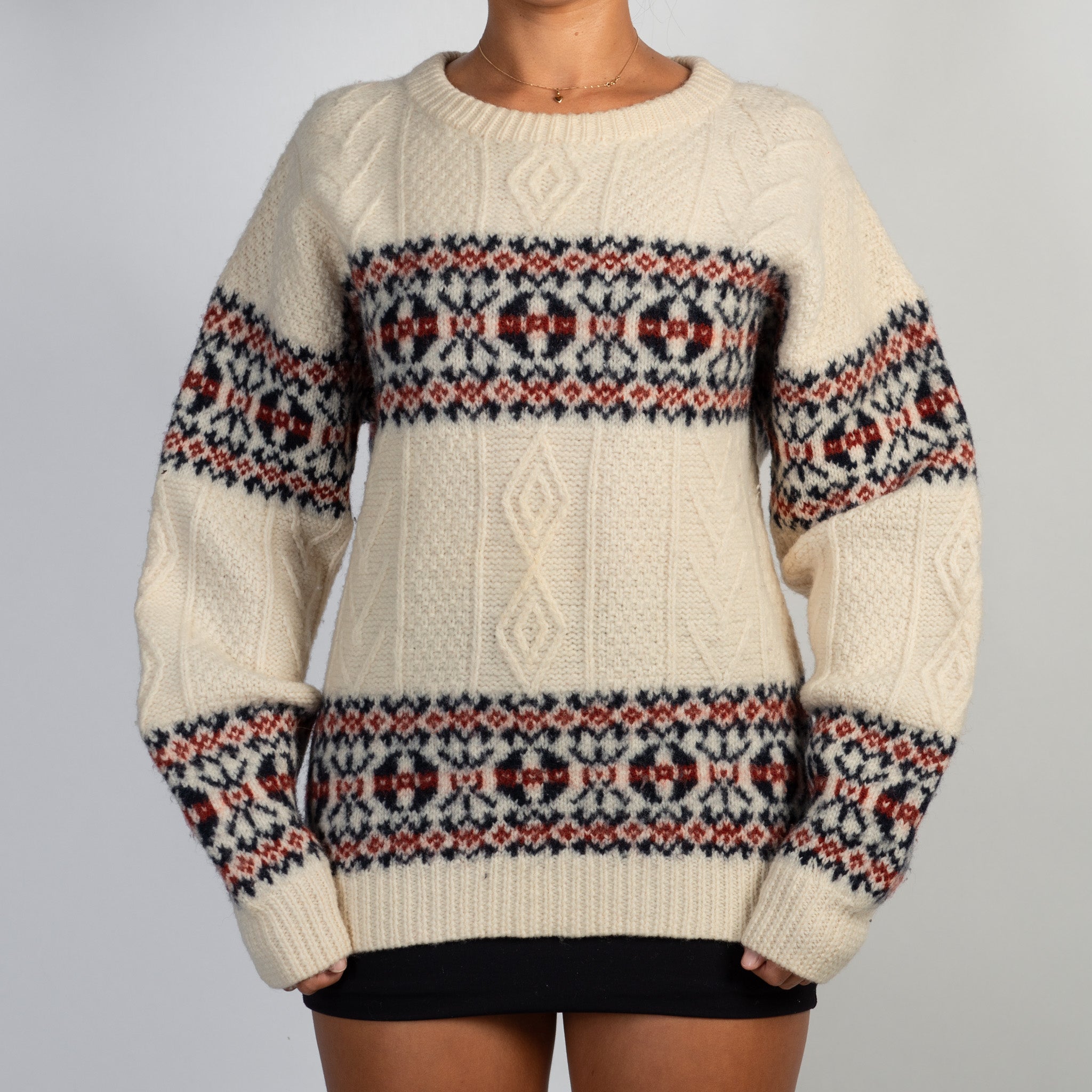 PATTERN CABLE KNIT SWEATER