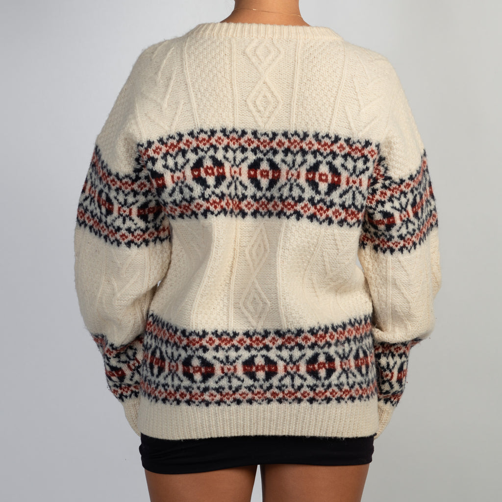 PATTERN CABLE KNIT SWEATER