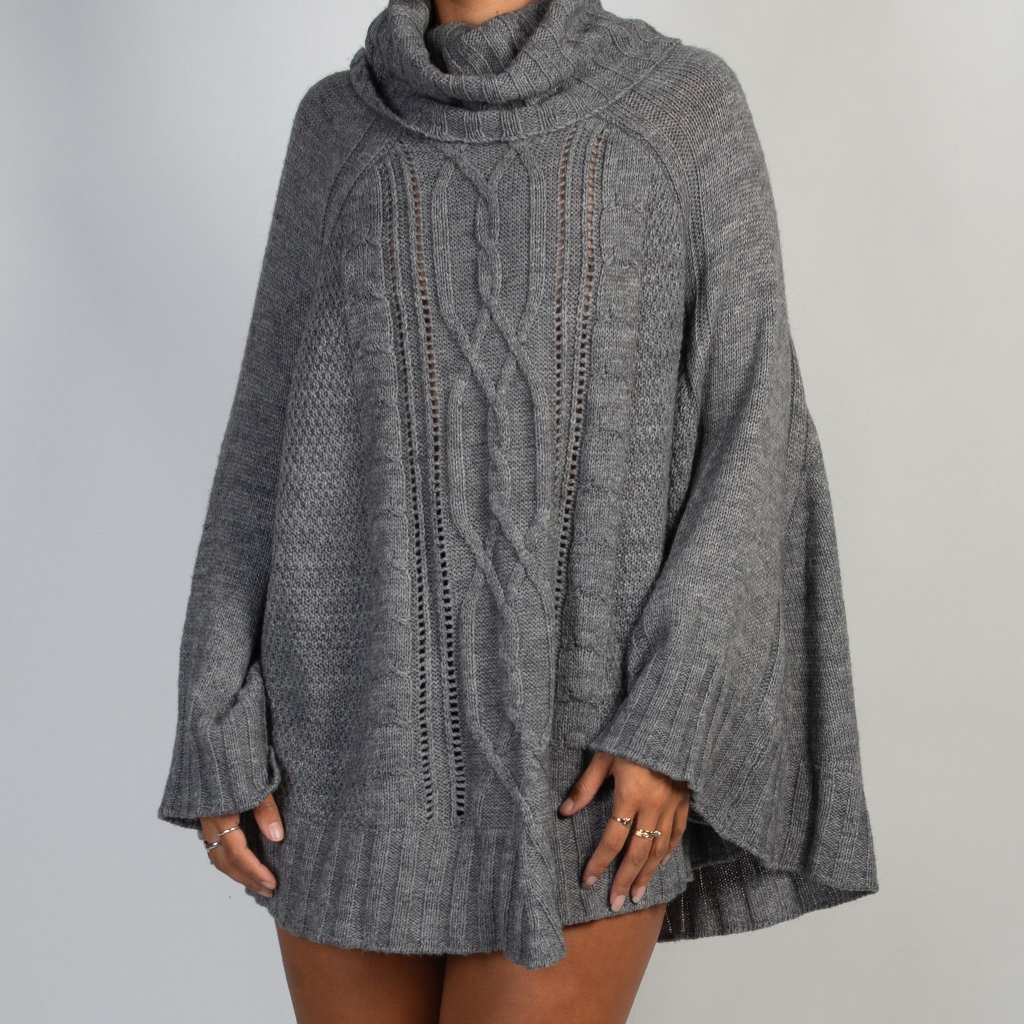 GREY TURTLENECK PONCHO