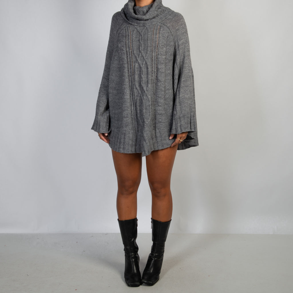 GREY TURTLENECK PONCHO
