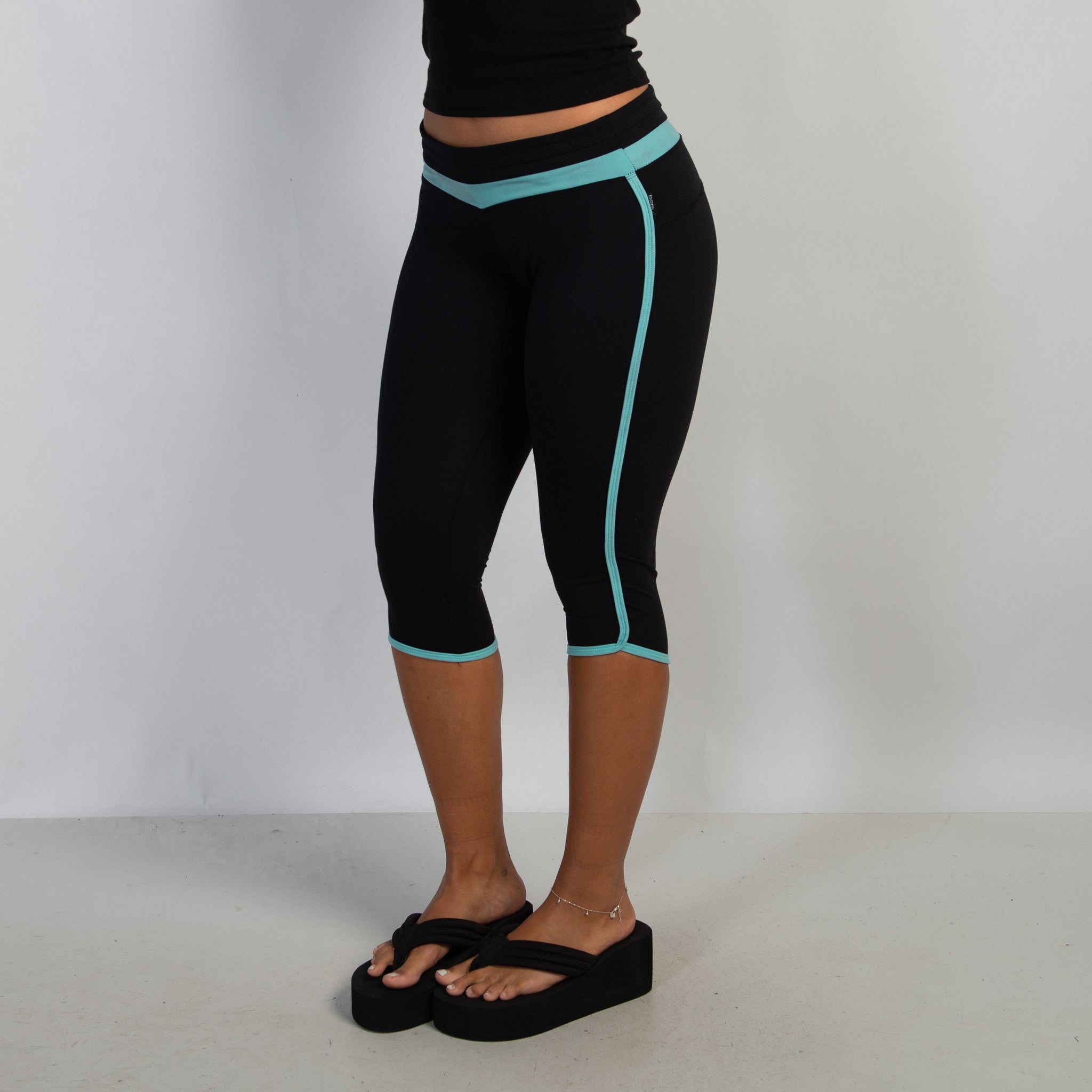 BLUE TRIM CAPRI TIGHTS