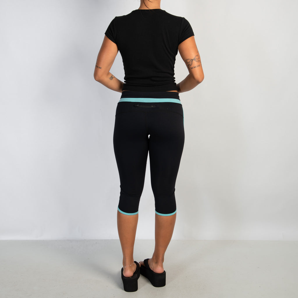 BLUE TRIM CAPRI TIGHTS