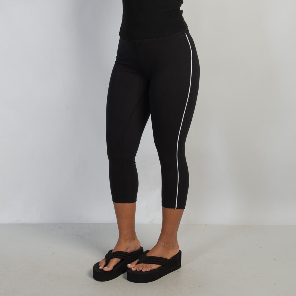 BLACK CAPRI TIGHTS