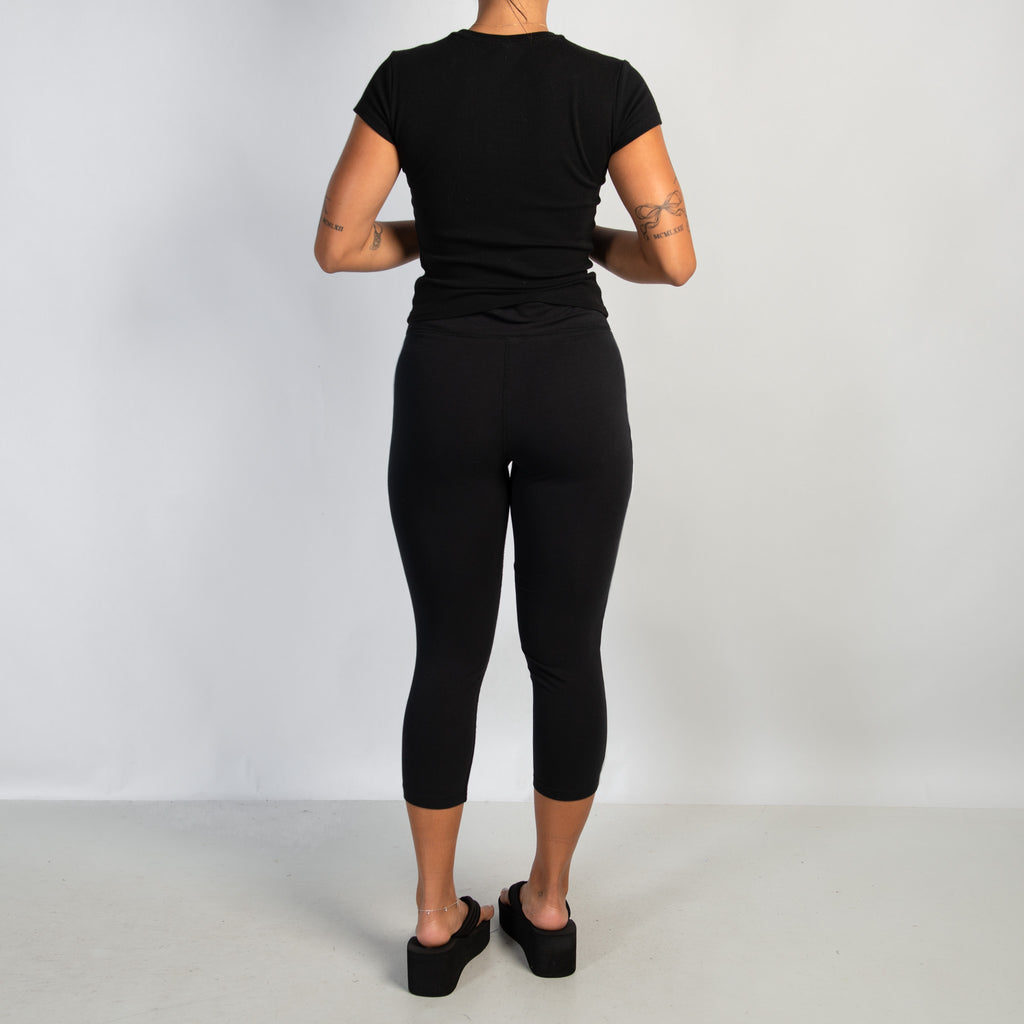 BLACK CAPRI TIGHTS