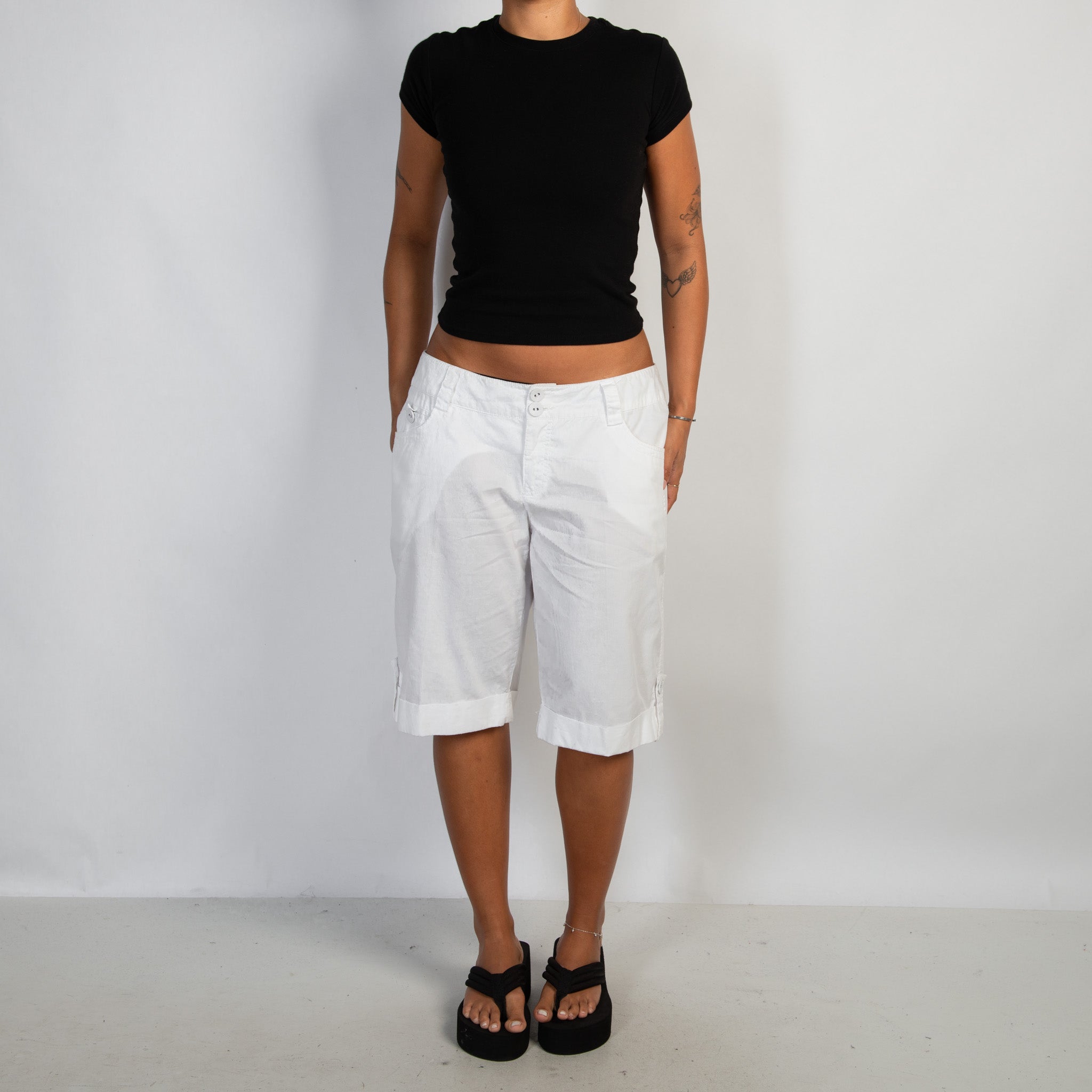 WHITE KNEE LENGTH SHORTS