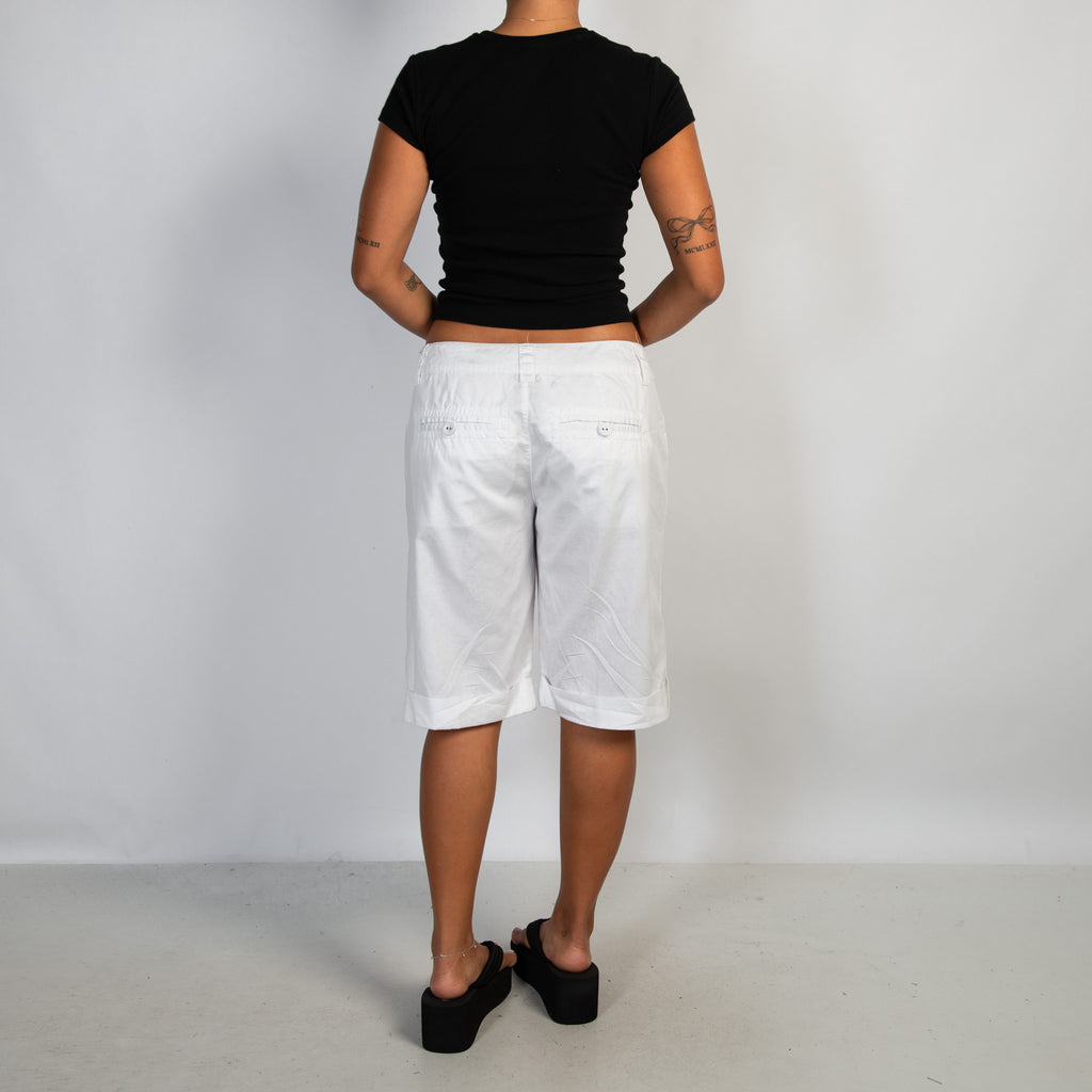 WHITE KNEE LENGTH SHORTS