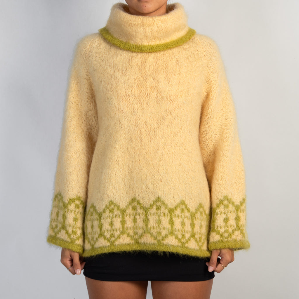 TURTLENECK KNIT SWEATER