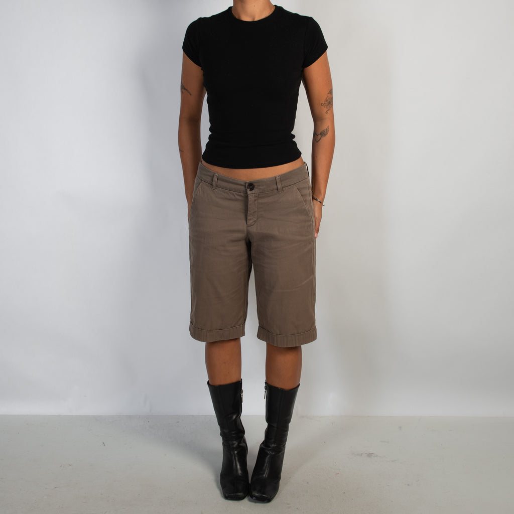 BROWN KNEE LENGTH SHORTS
