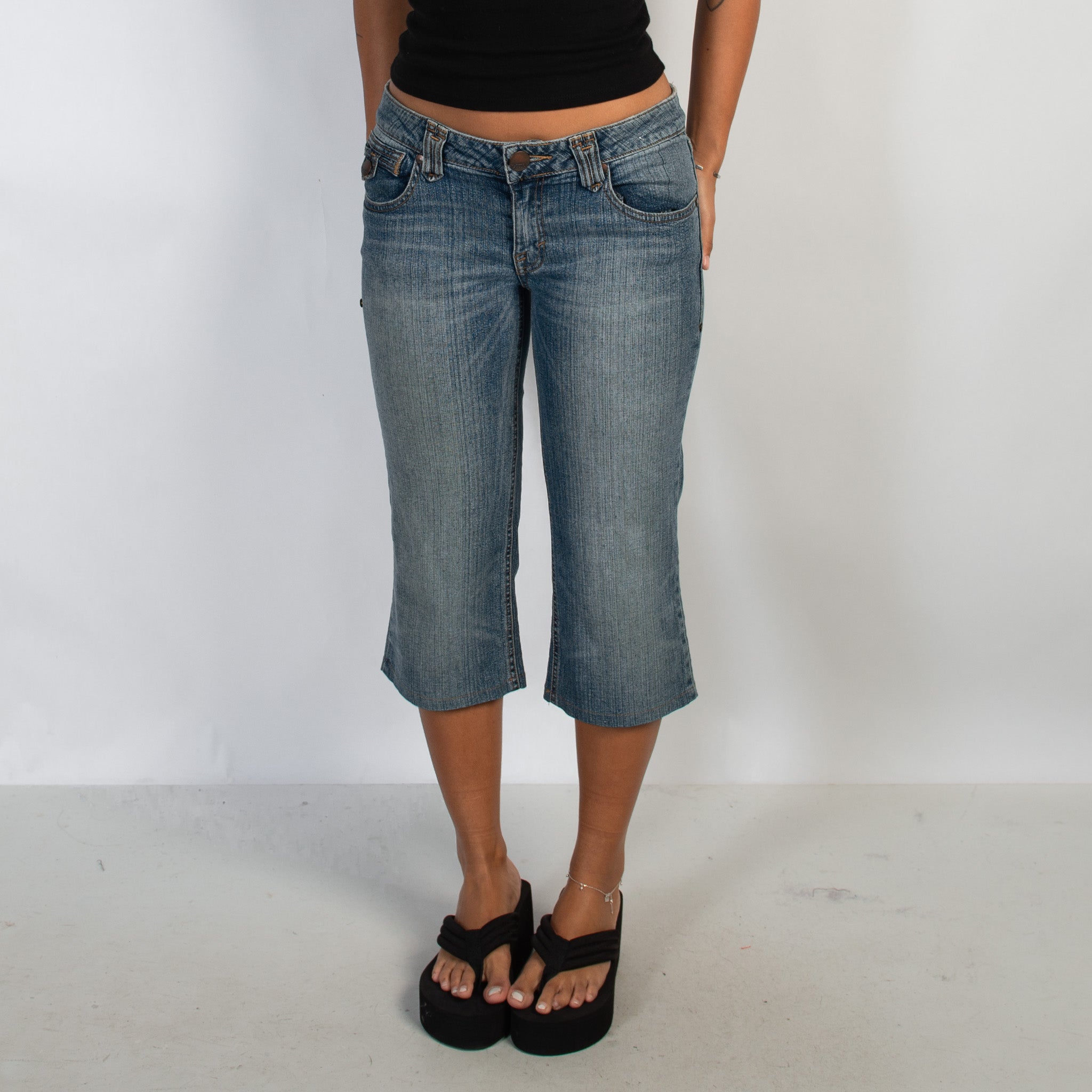 DENIM CAPRI JEANS
