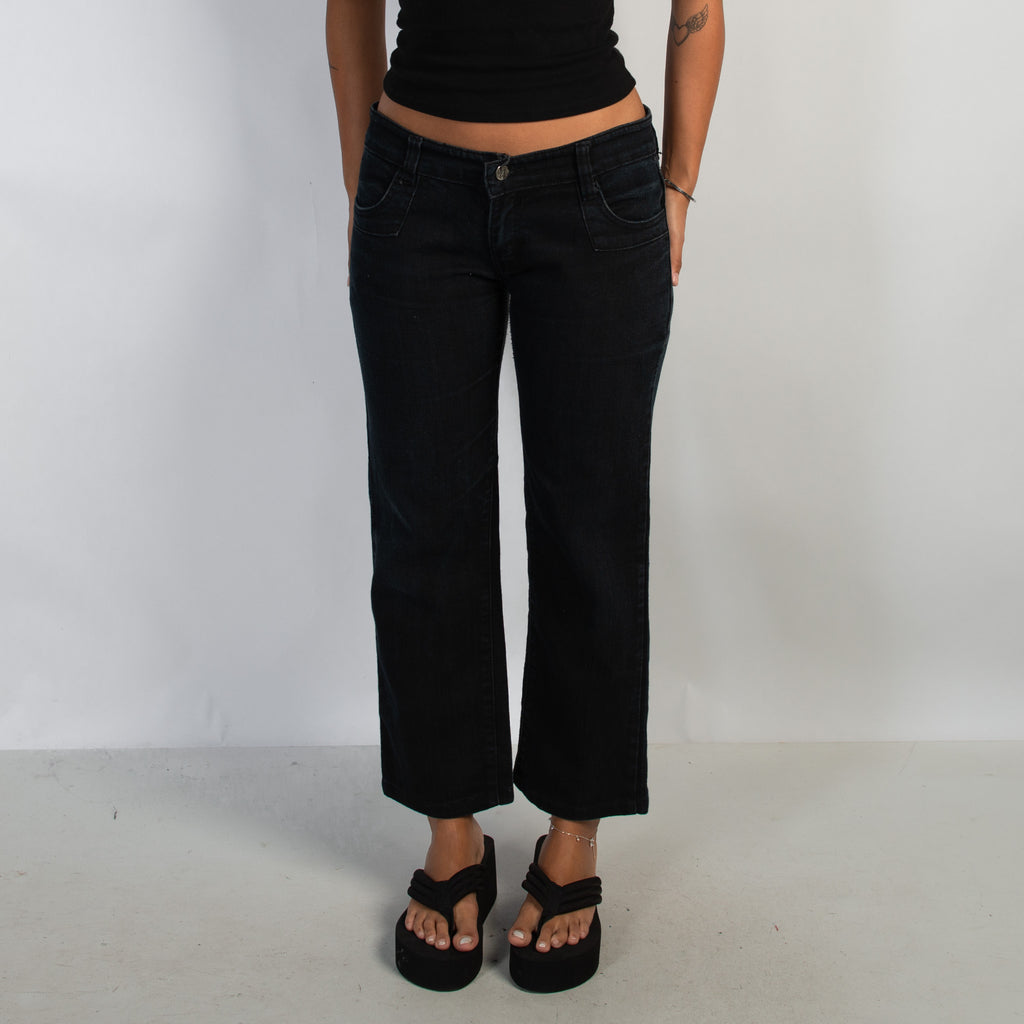 BLACK DENIM CAPRI JEANS