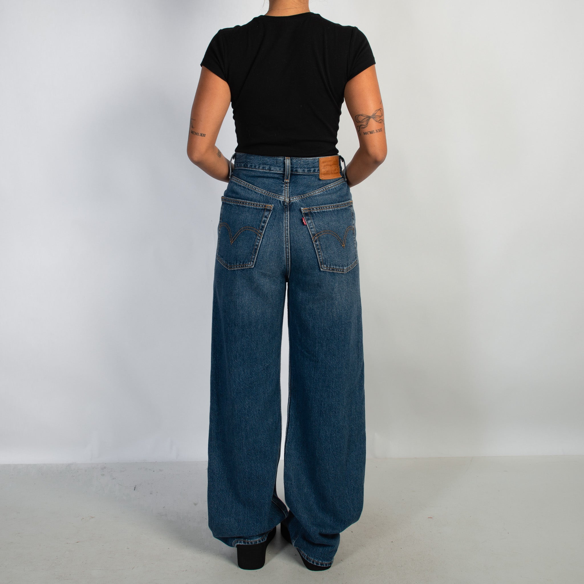 LEVIS HIGH LOOSE JEANS