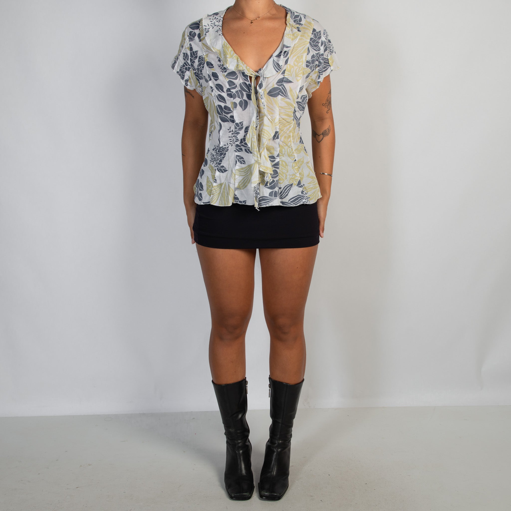 RUFFLE FLORAL BLOUSE