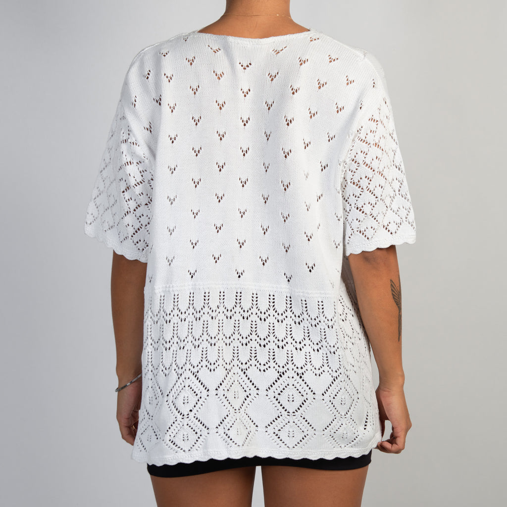 WHITE CROCHET BUTTON TOP