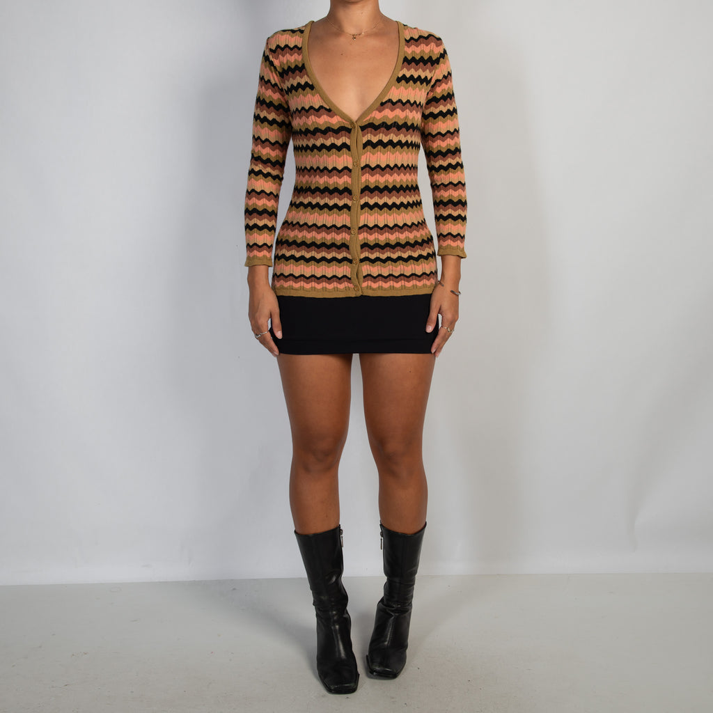 CHEVRON KNIT BUTTON TOP