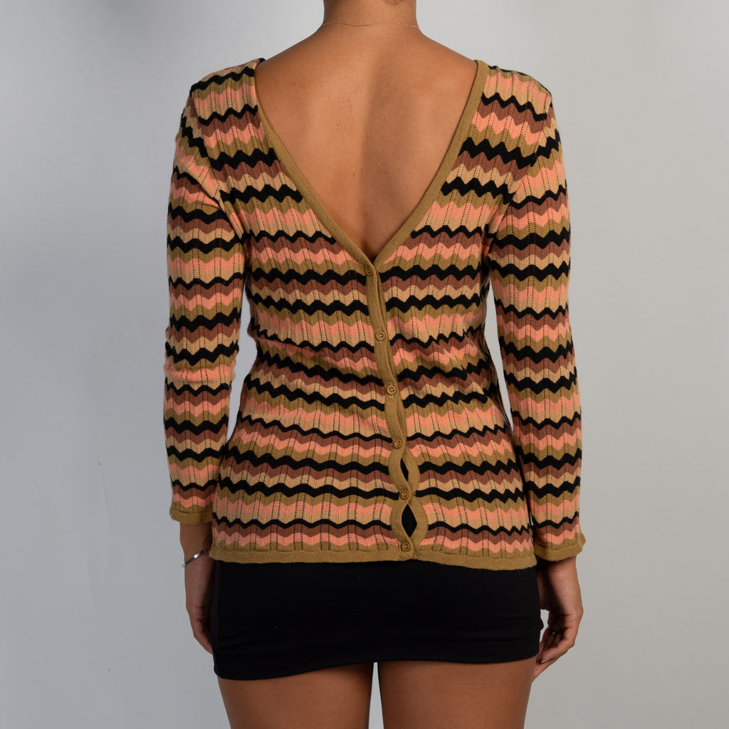 CHEVRON KNIT BUTTON TOP