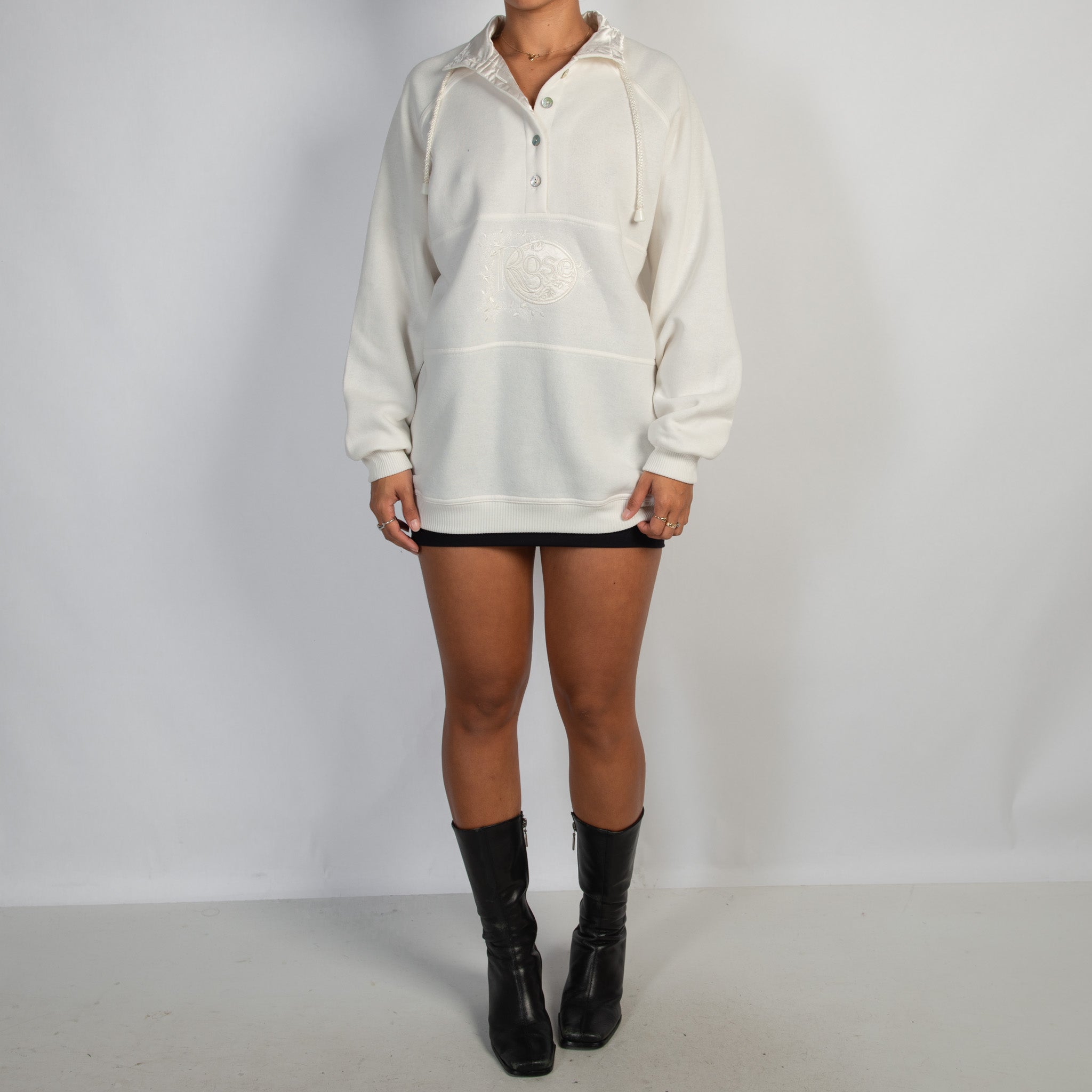 WHITE FLEECE SWEATER