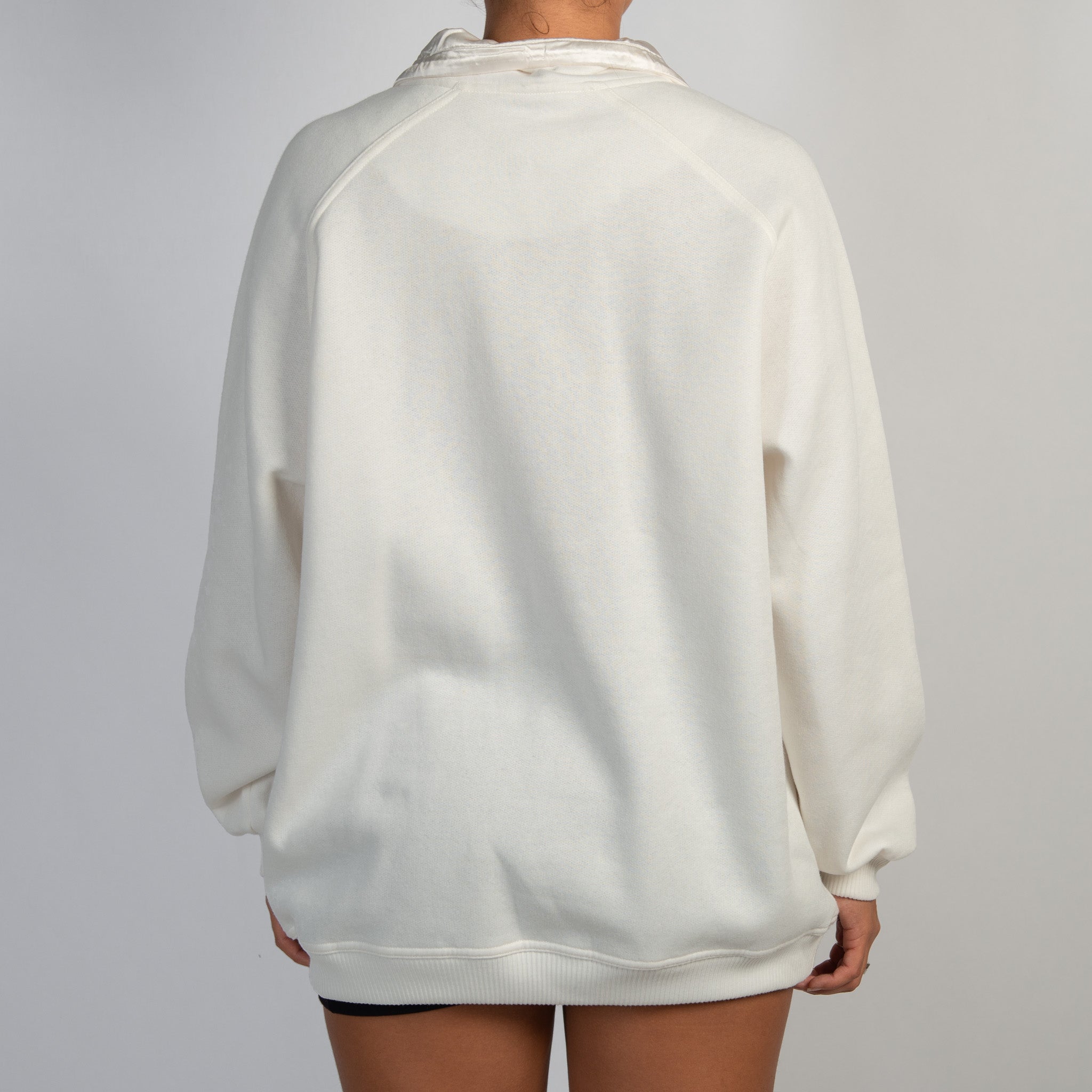 WHITE FLEECE SWEATER