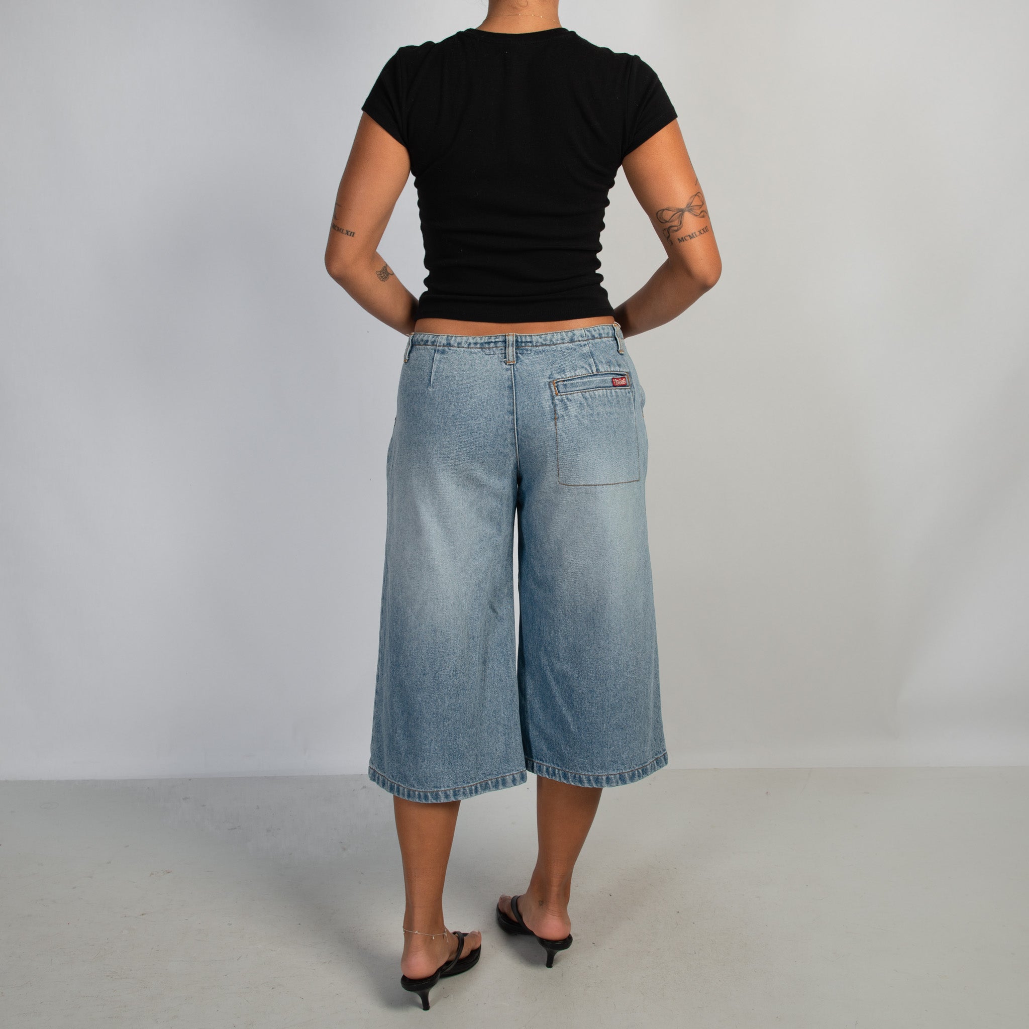 LIGHT WASH WIDE LEG JORTS