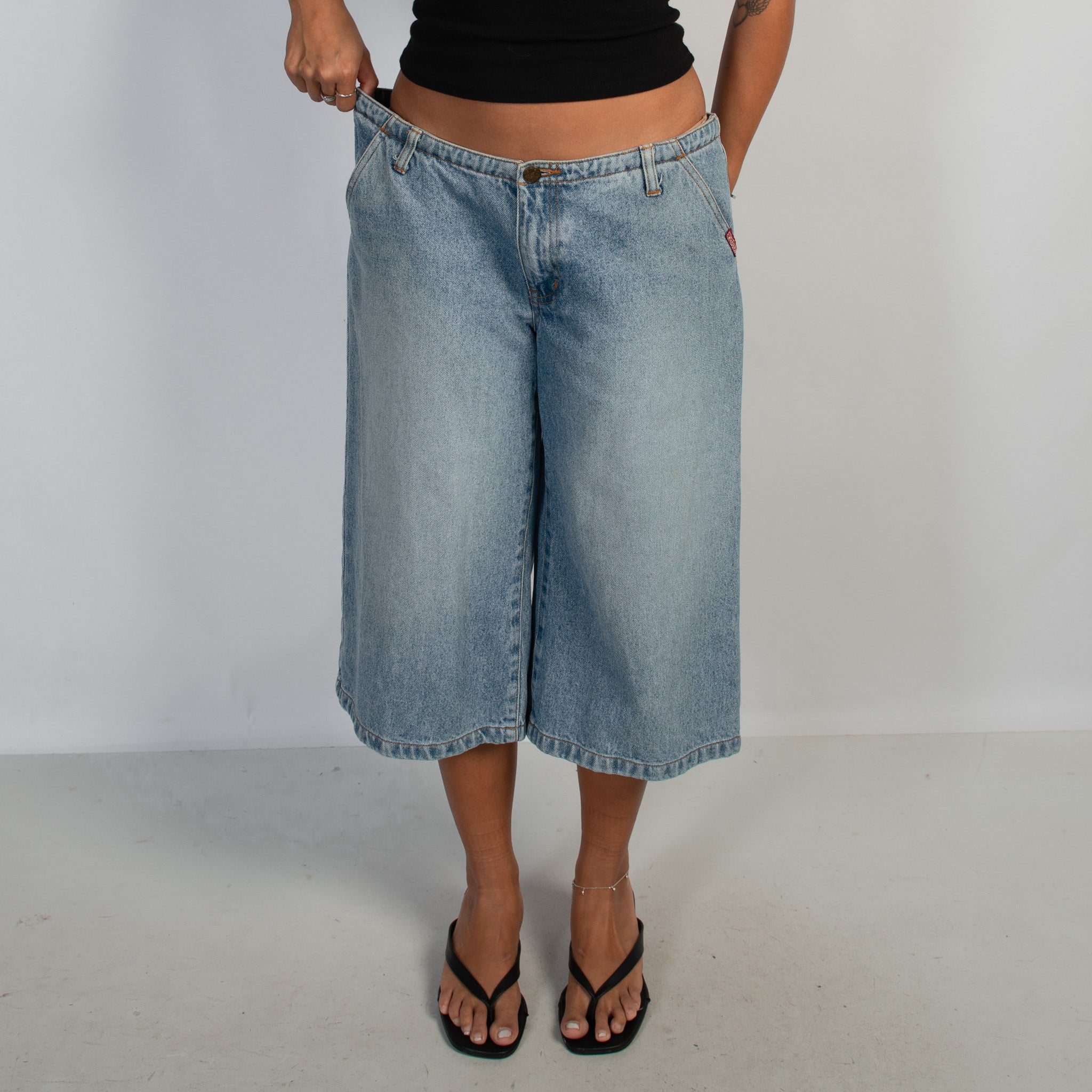 LIGHT WASH WIDE LEG JORTS