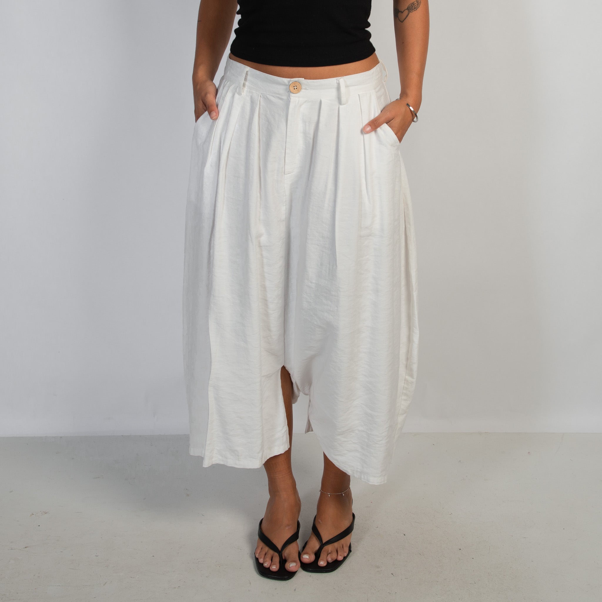 WHITE WIDE LEG CROP PANTS