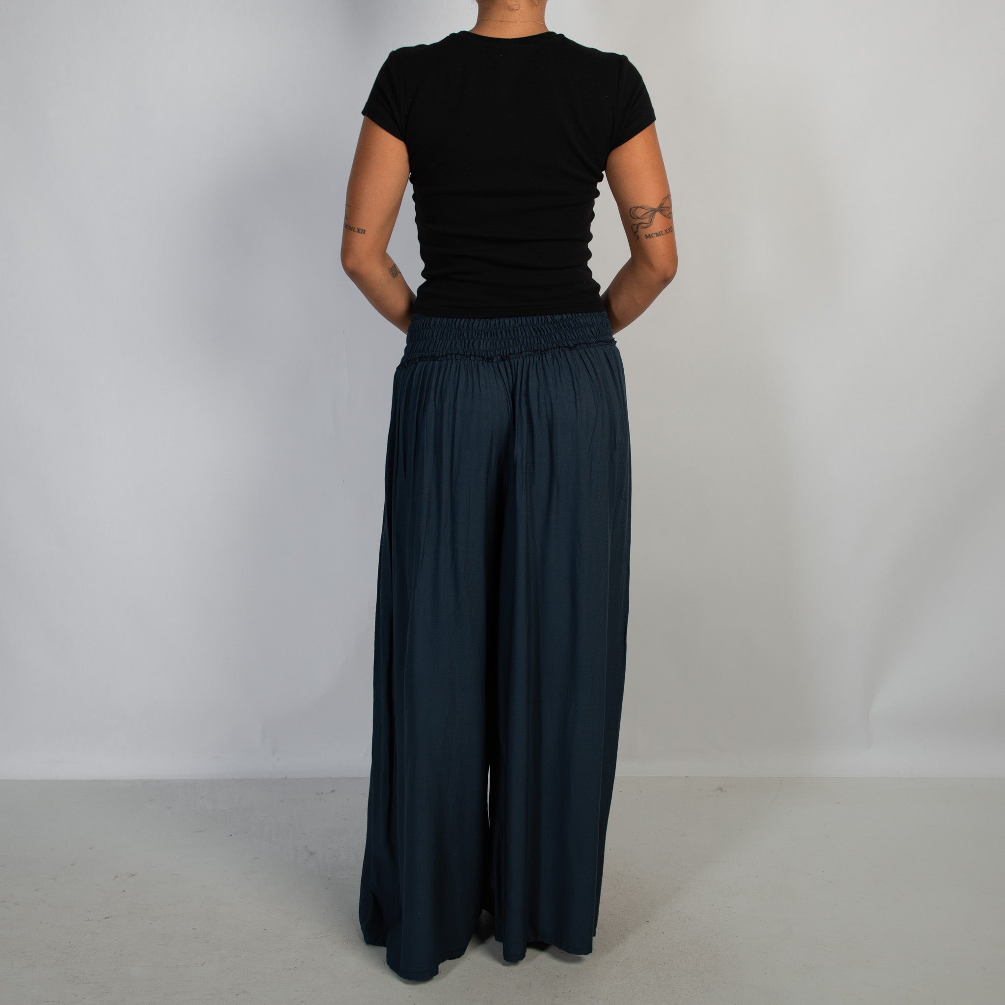 NAVY WIDE LEG RELAXED PANTS