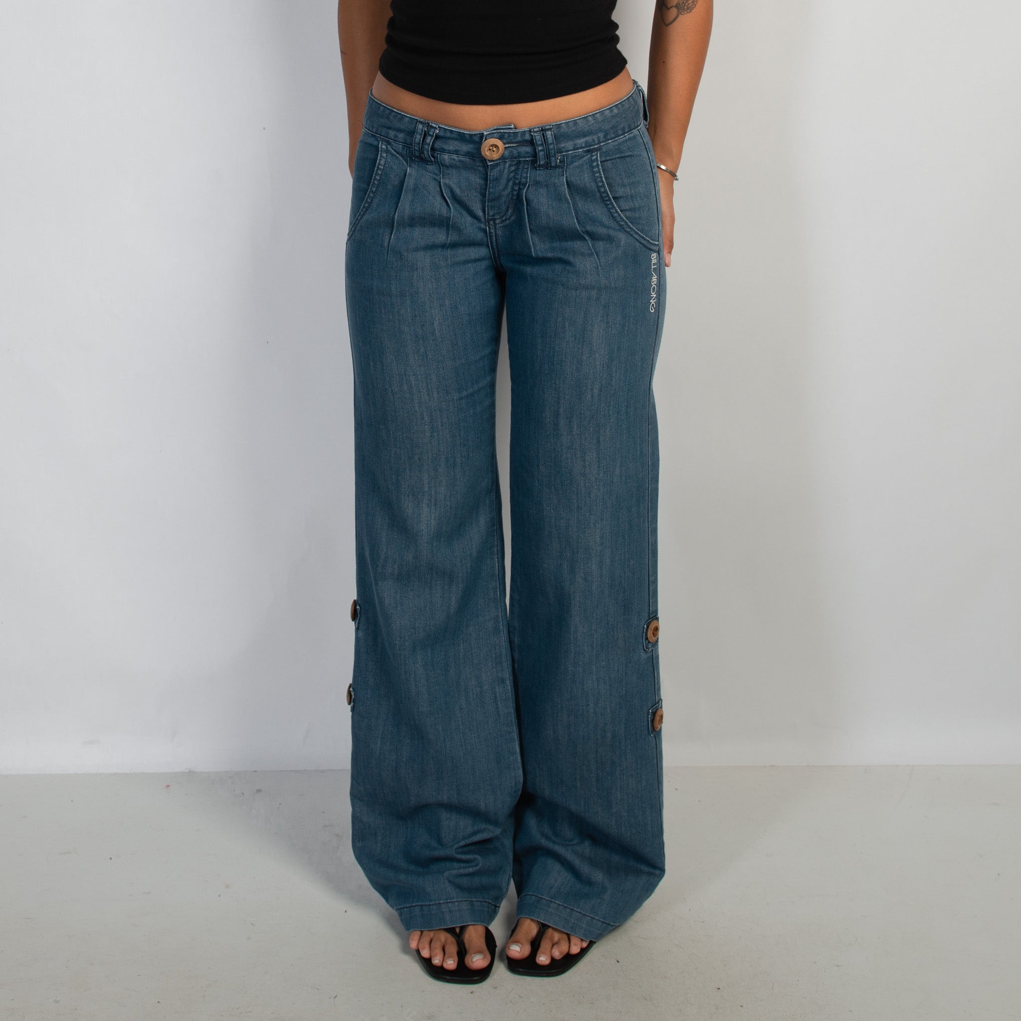 LOW RISE BOOTCUT JEANS