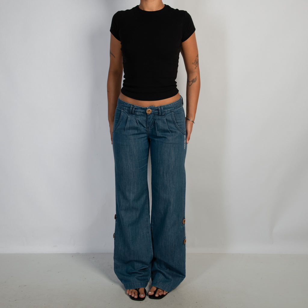 LOW RISE BOOTCUT JEANS