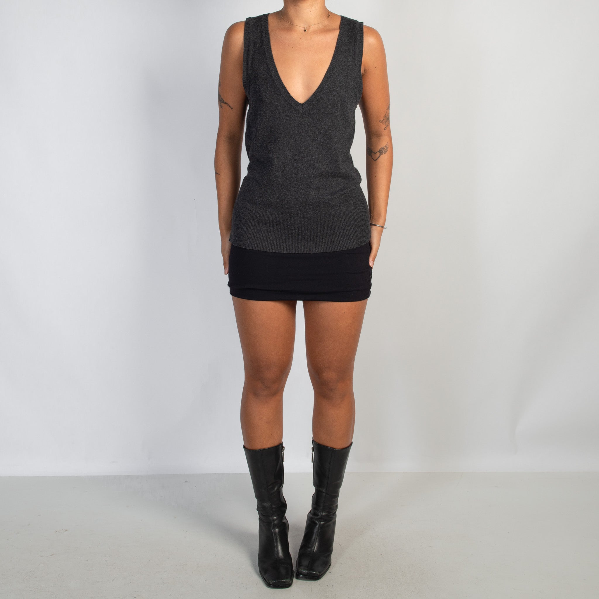 GREY THIN KNIT VEST