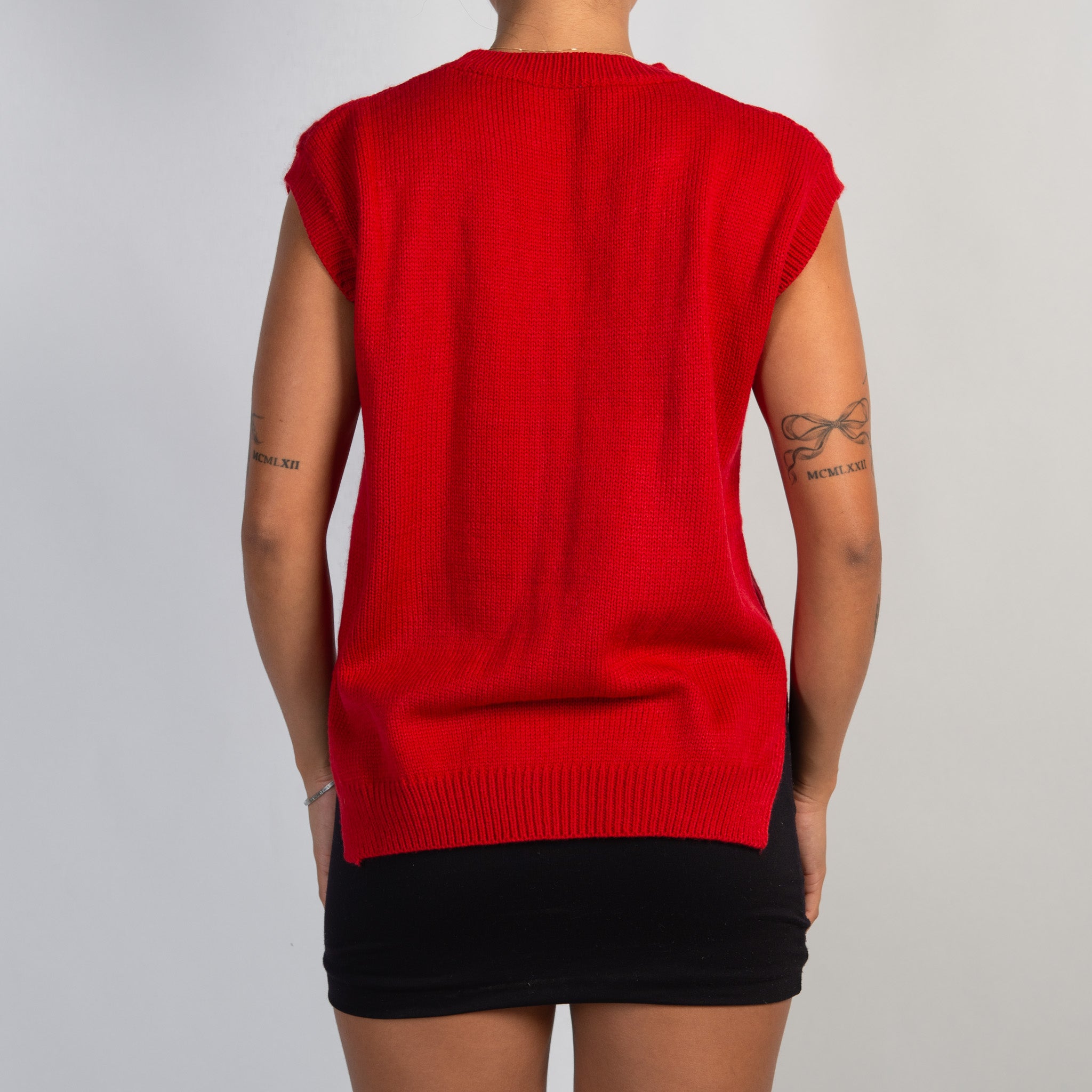 RED CABLE KNIT VEST