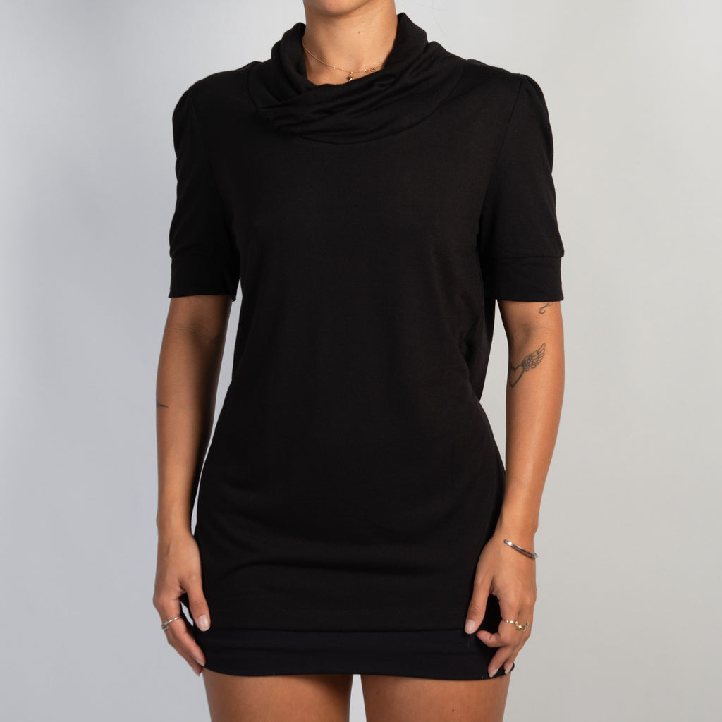 BLACK TURTLENECK TOP