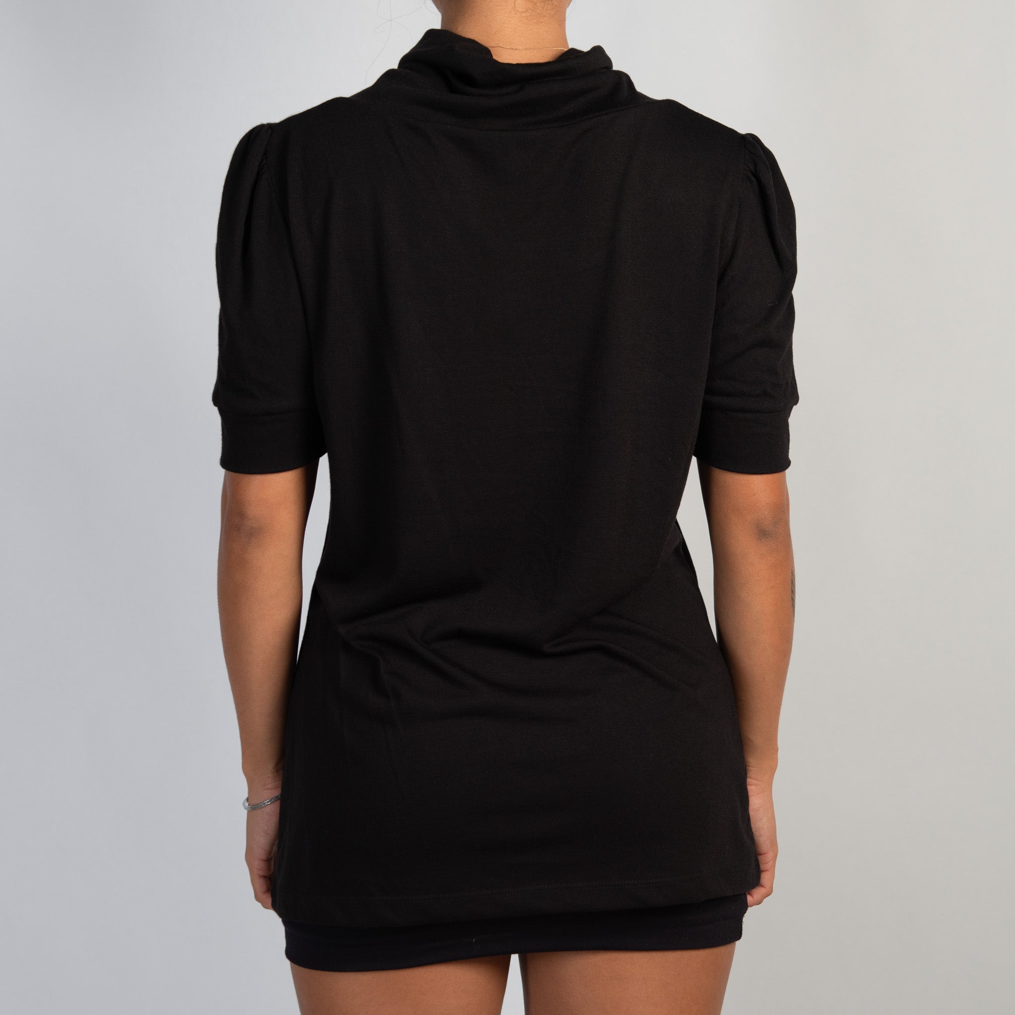 BLACK TURTLENECK TOP