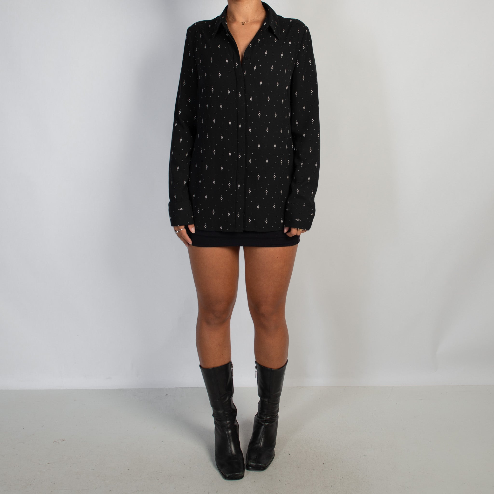 BLACK PATTERN BLOUSE