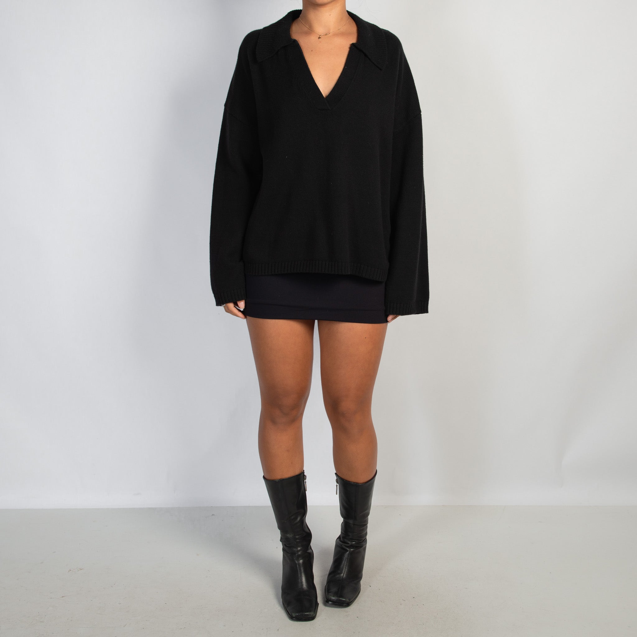BLACK COLLARED KNIT SWEATER