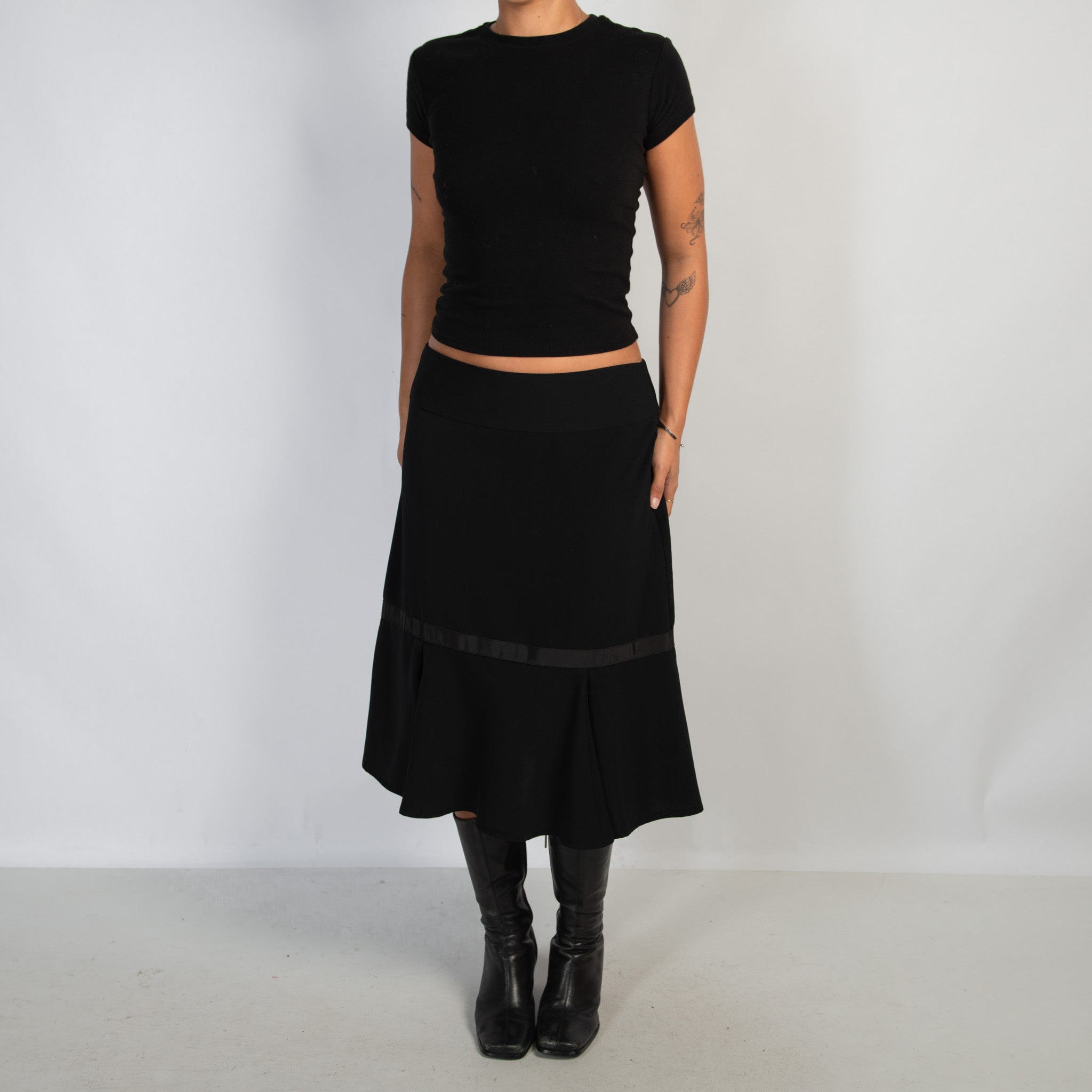 BLACK RIBBON MIDI SKIRT