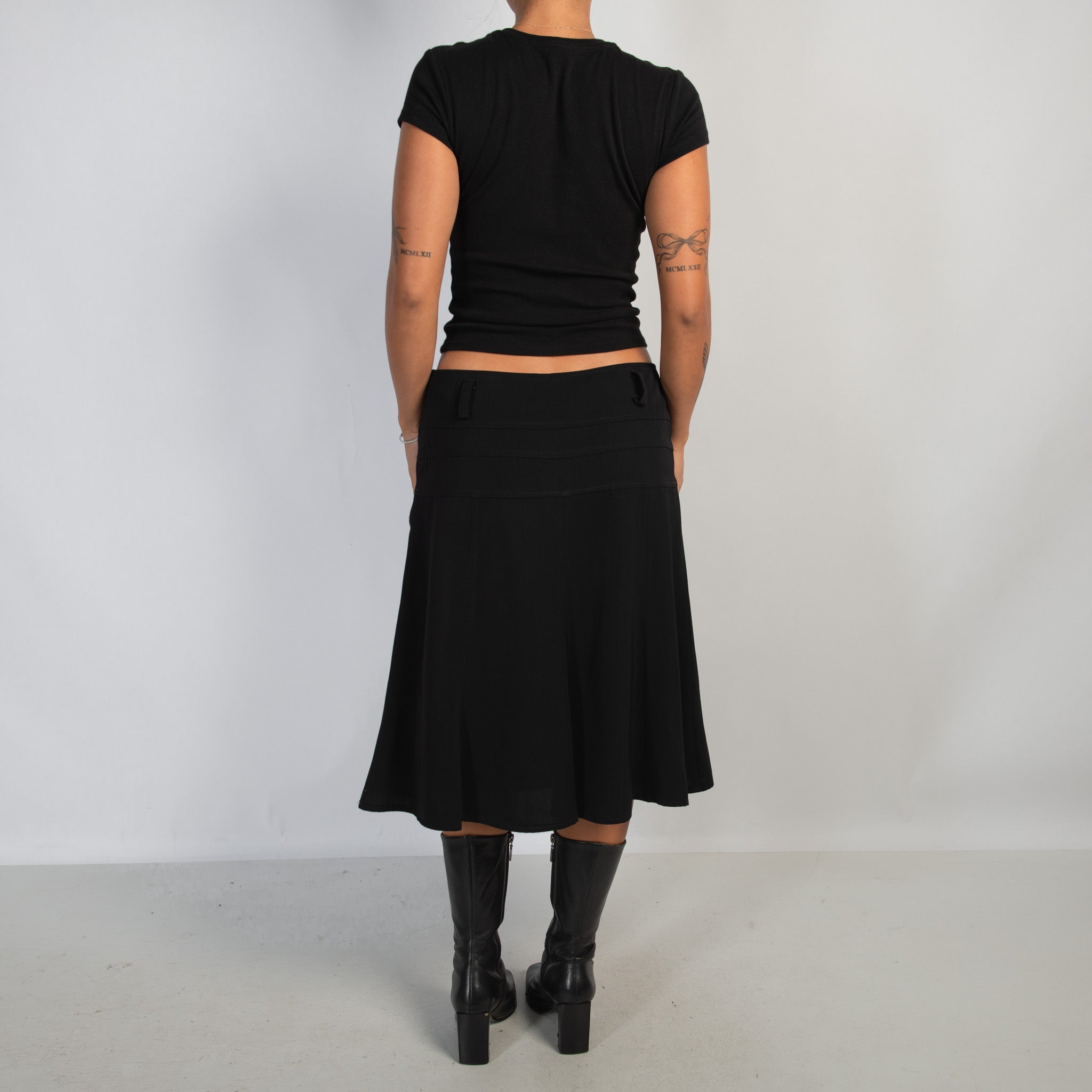 BLACK MIDI SKIRT