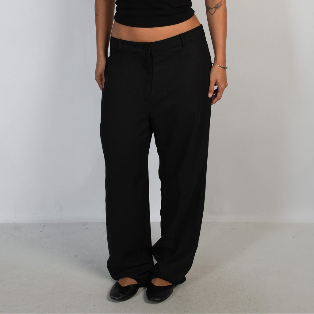 BLACK STRAIGHT LEG PANTS