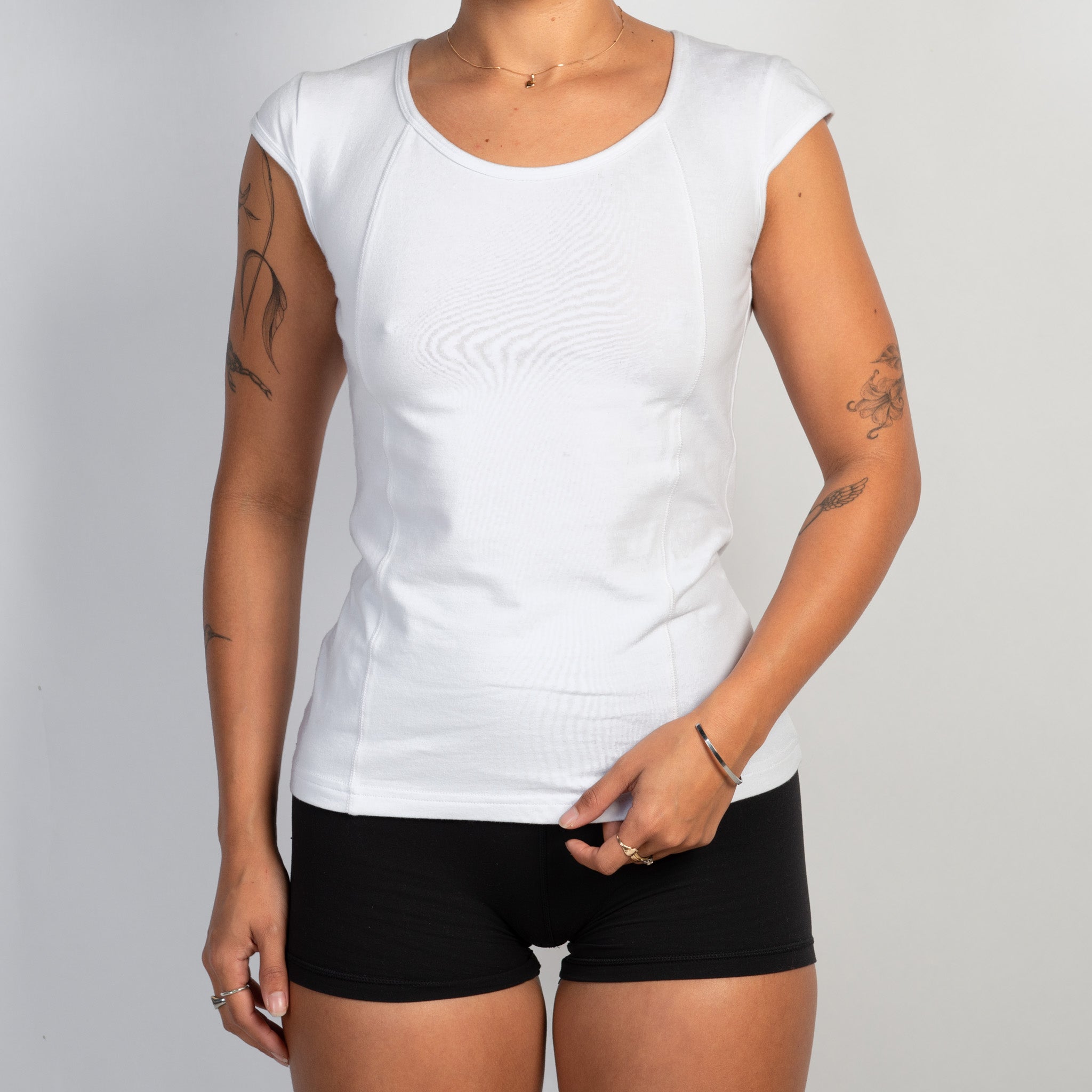 WHITE CAP SLEEVE TEE