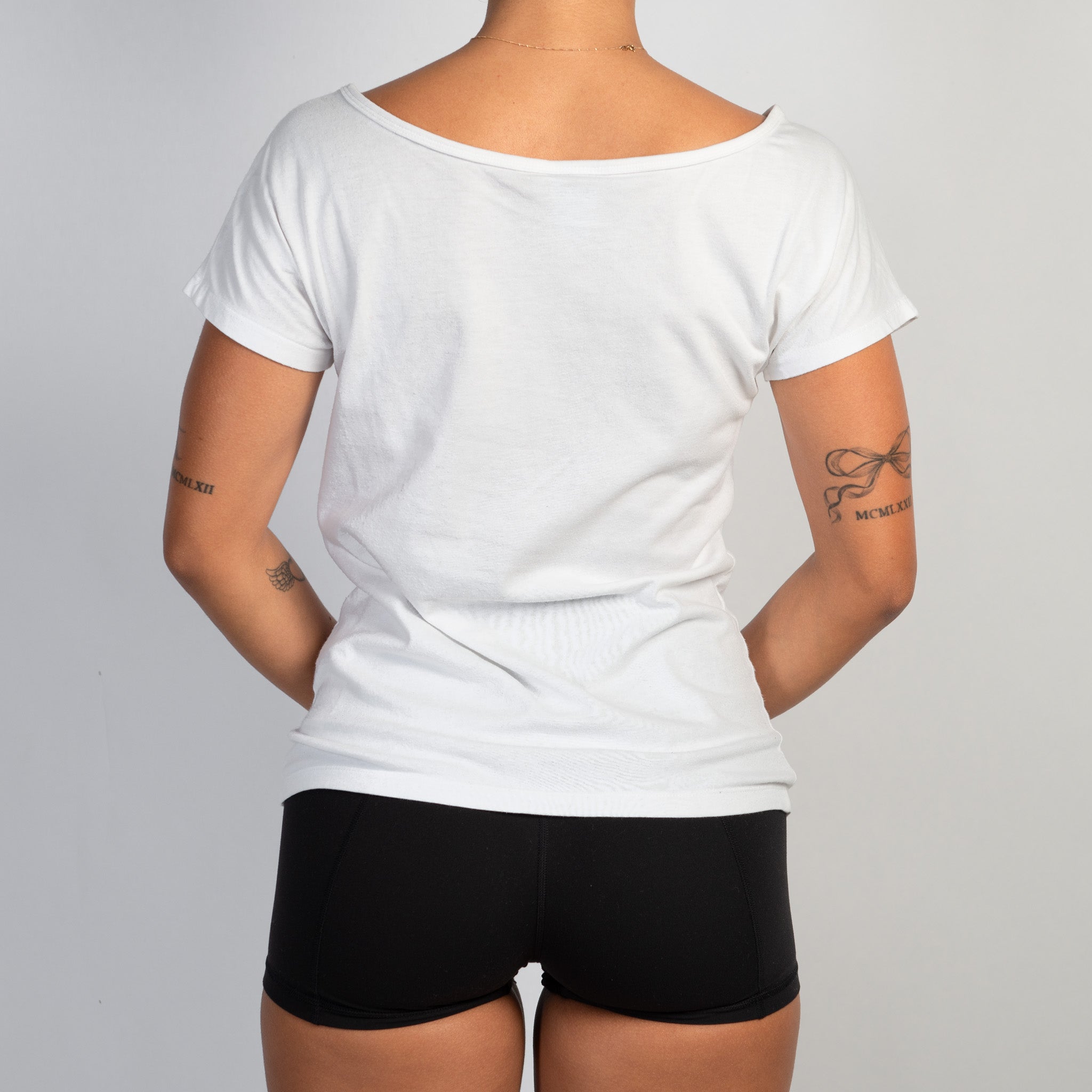 WHITE WIDE NECK TEE