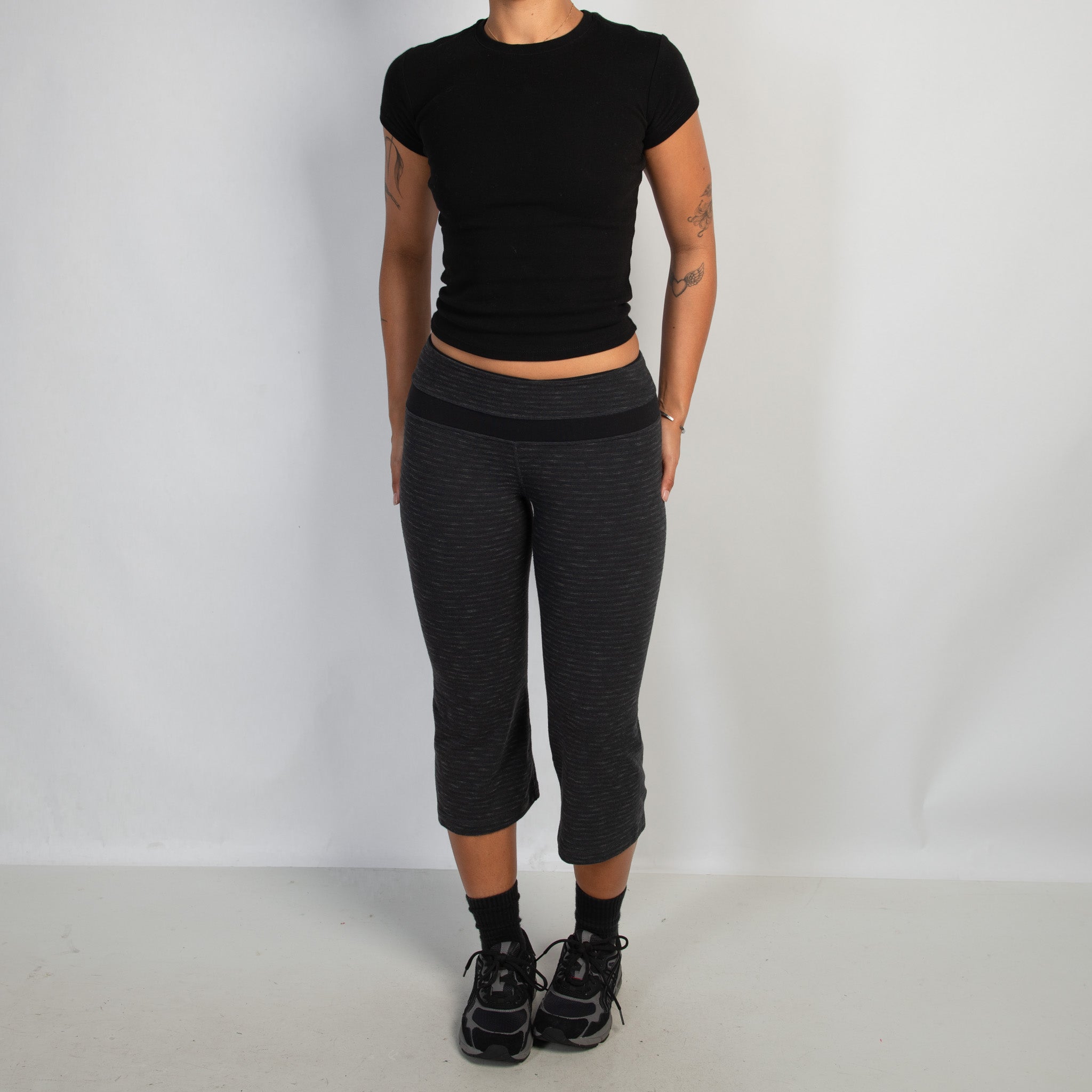 GREY STRIPE CAPRI TIGHTS