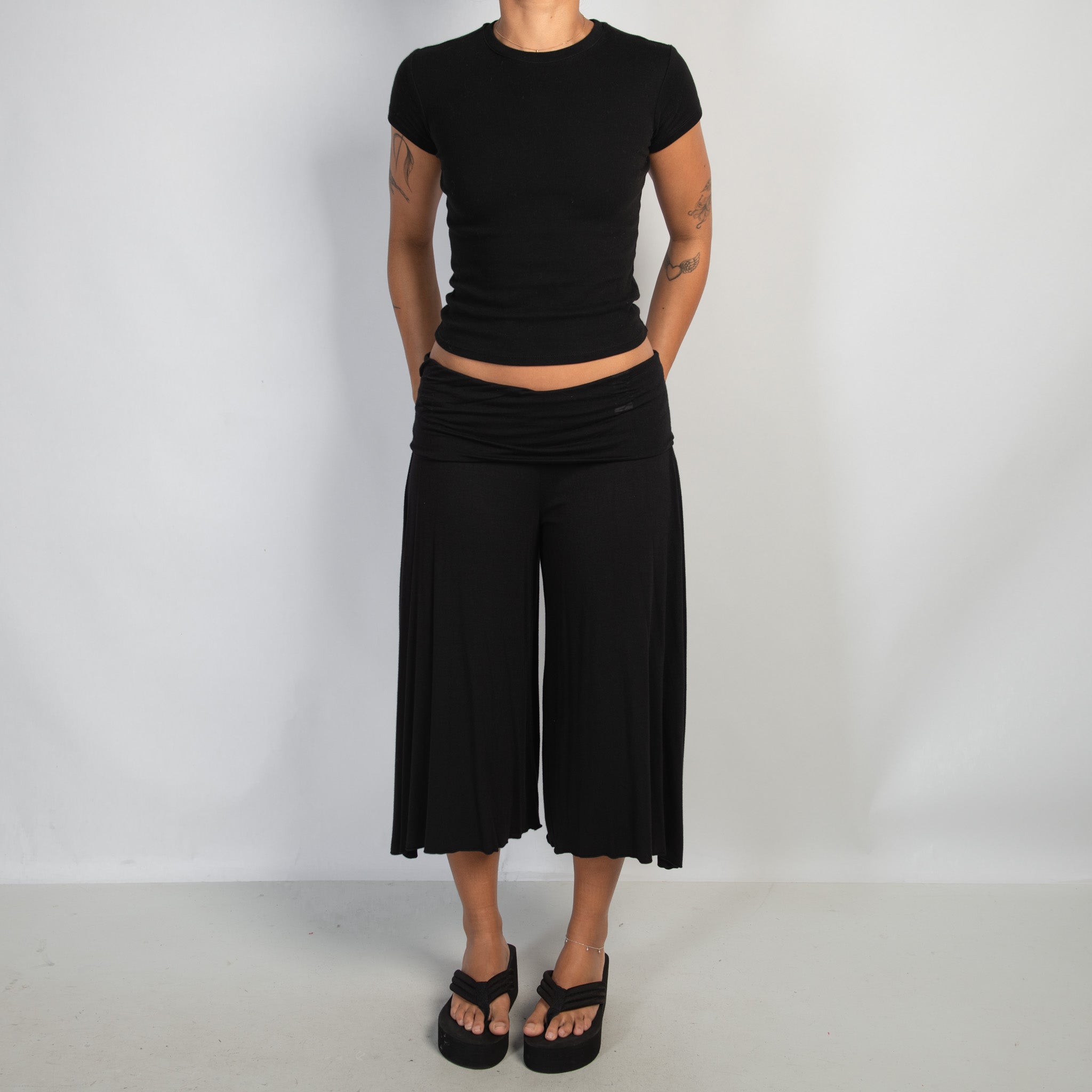BLACK CROP LOUNGE PANTS
