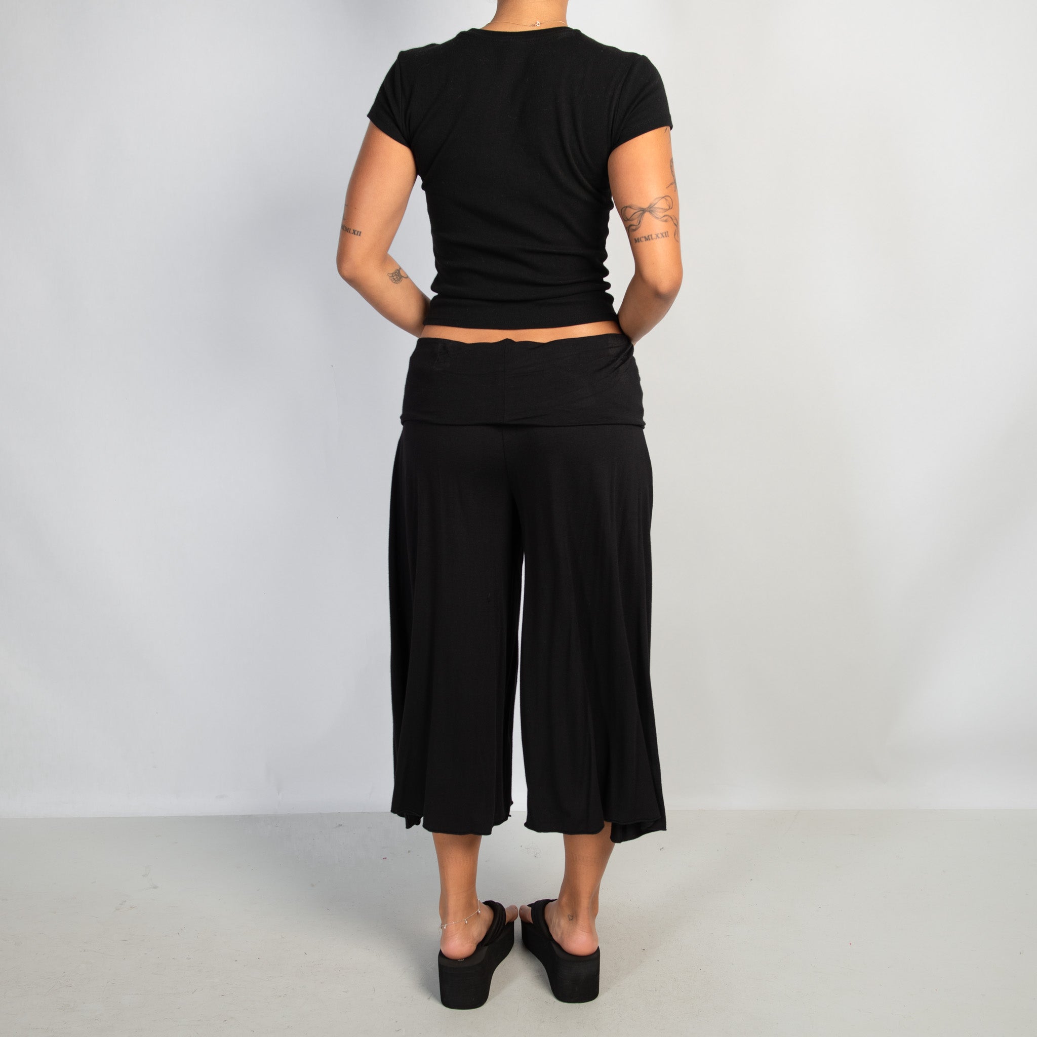BLACK CROP LOUNGE PANTS